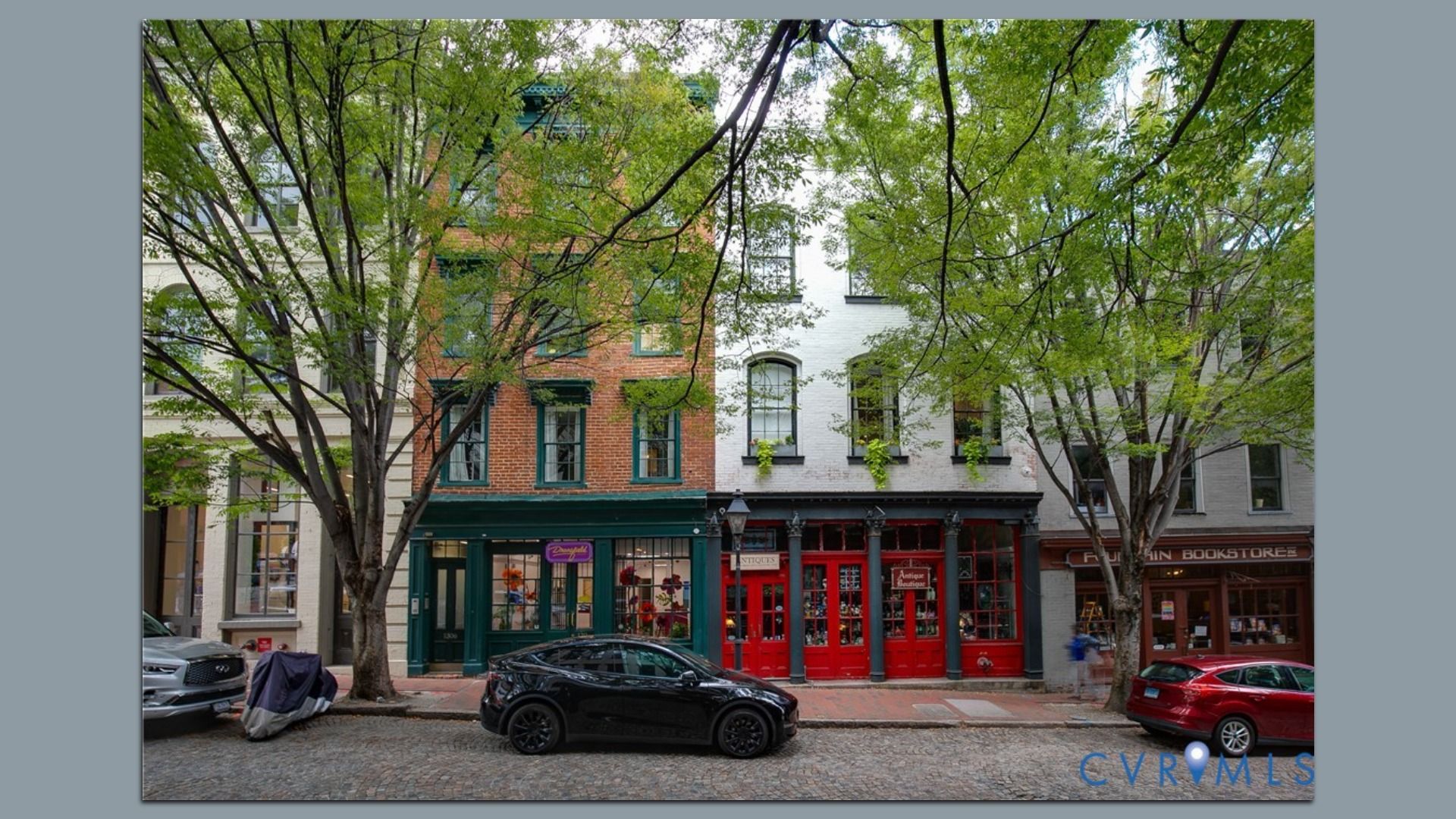 A streetscape in Shockoe Slip