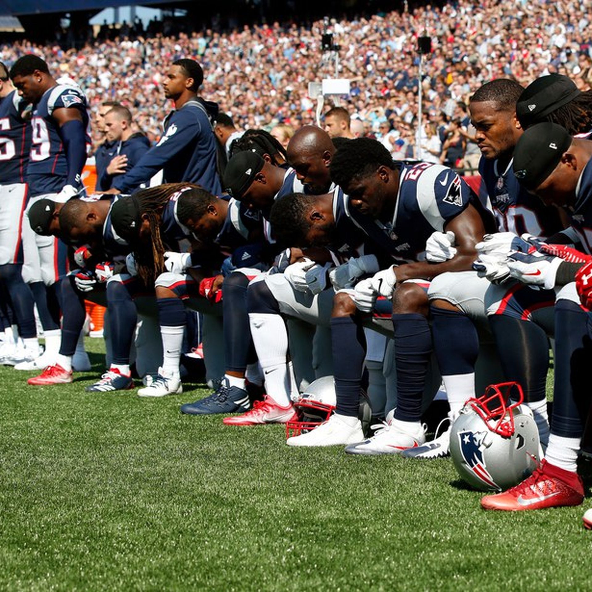 Ravens and Jaguars Players Kneel and Lock Arms During National Anthem