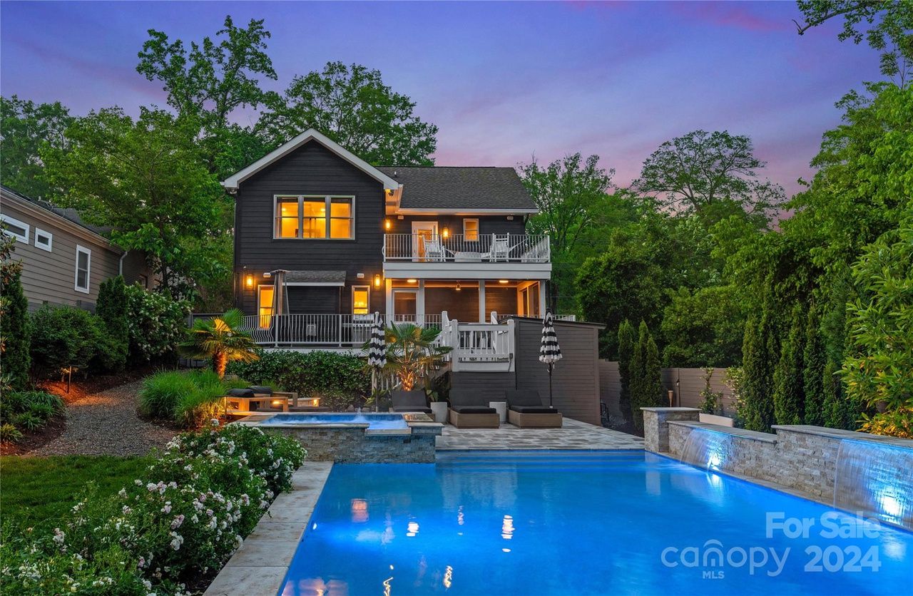 3220 Commonwealth Ave