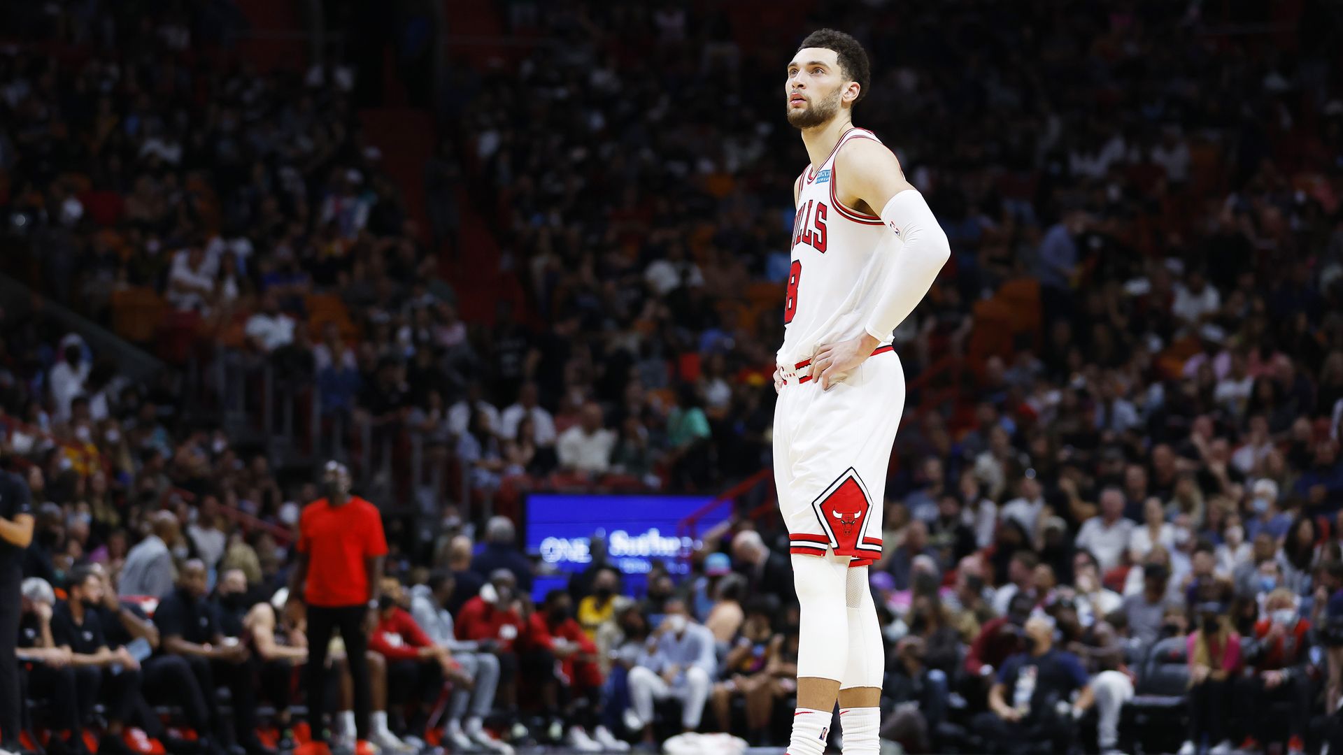 A photo of a basketball player on the court. 