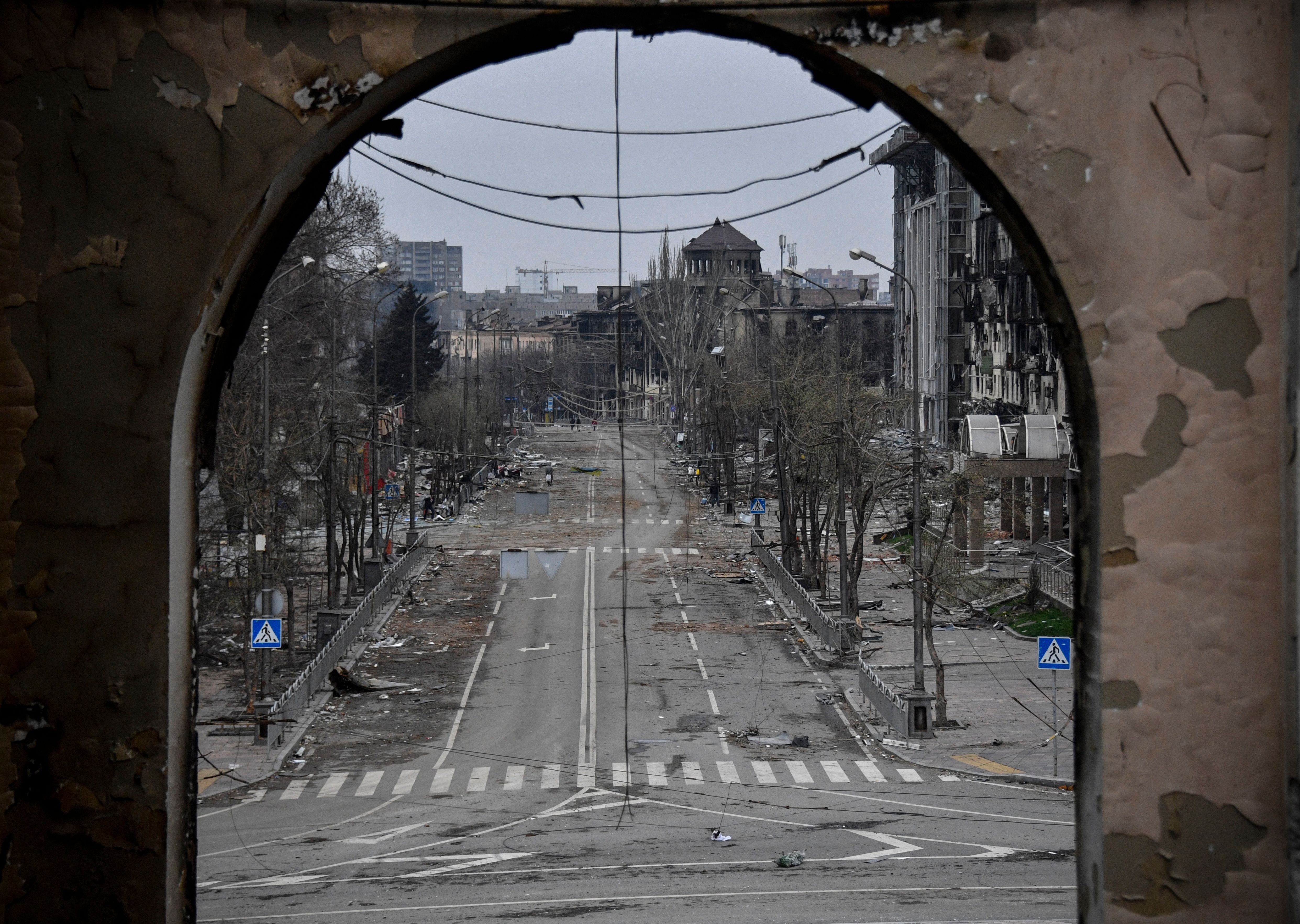 This picture taken from the Mariupol drama theater, bombed last March 16, shows the central avenue of Mariupol on April 12.