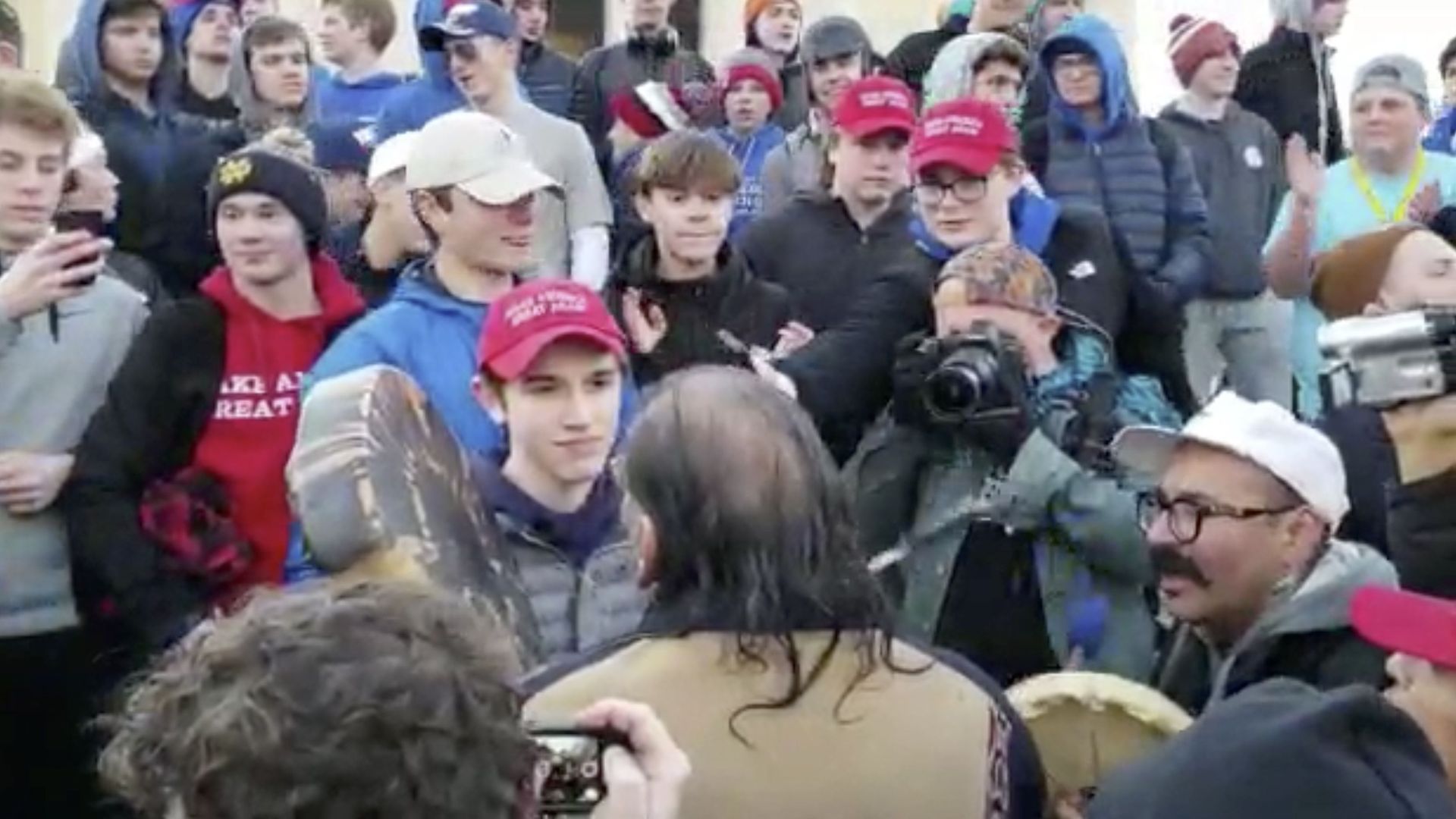 Teenage Trump supporters encounter Native American veterans at Lincoln memorial
