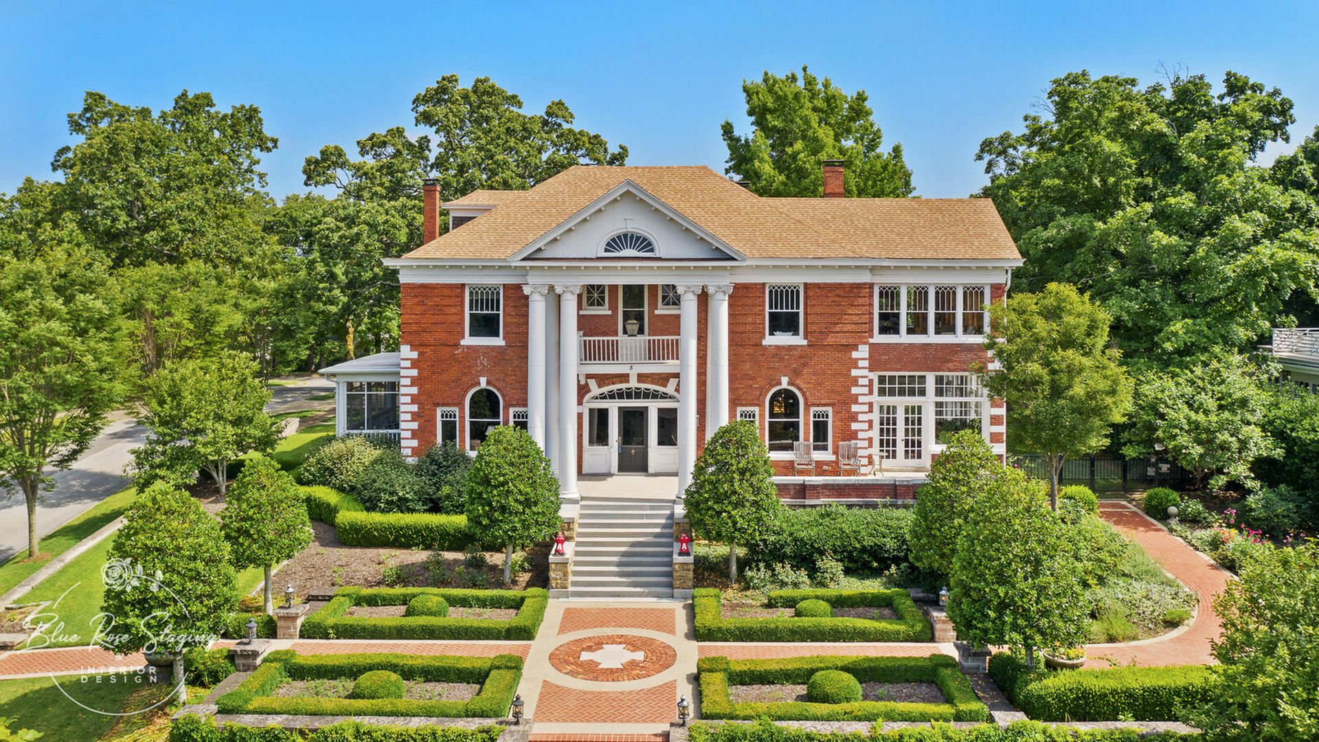 Photo of a historic mansion in Fayetteville, Ark.