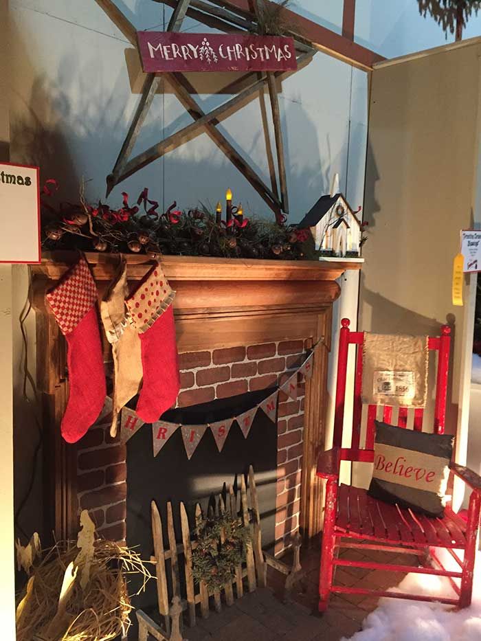 southern-christmas-show-mantle