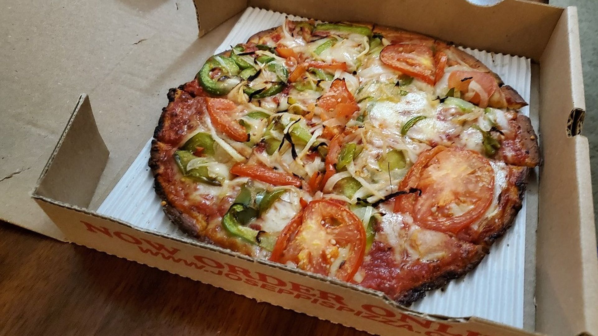 A veggie pizza with cauliflower crust.
