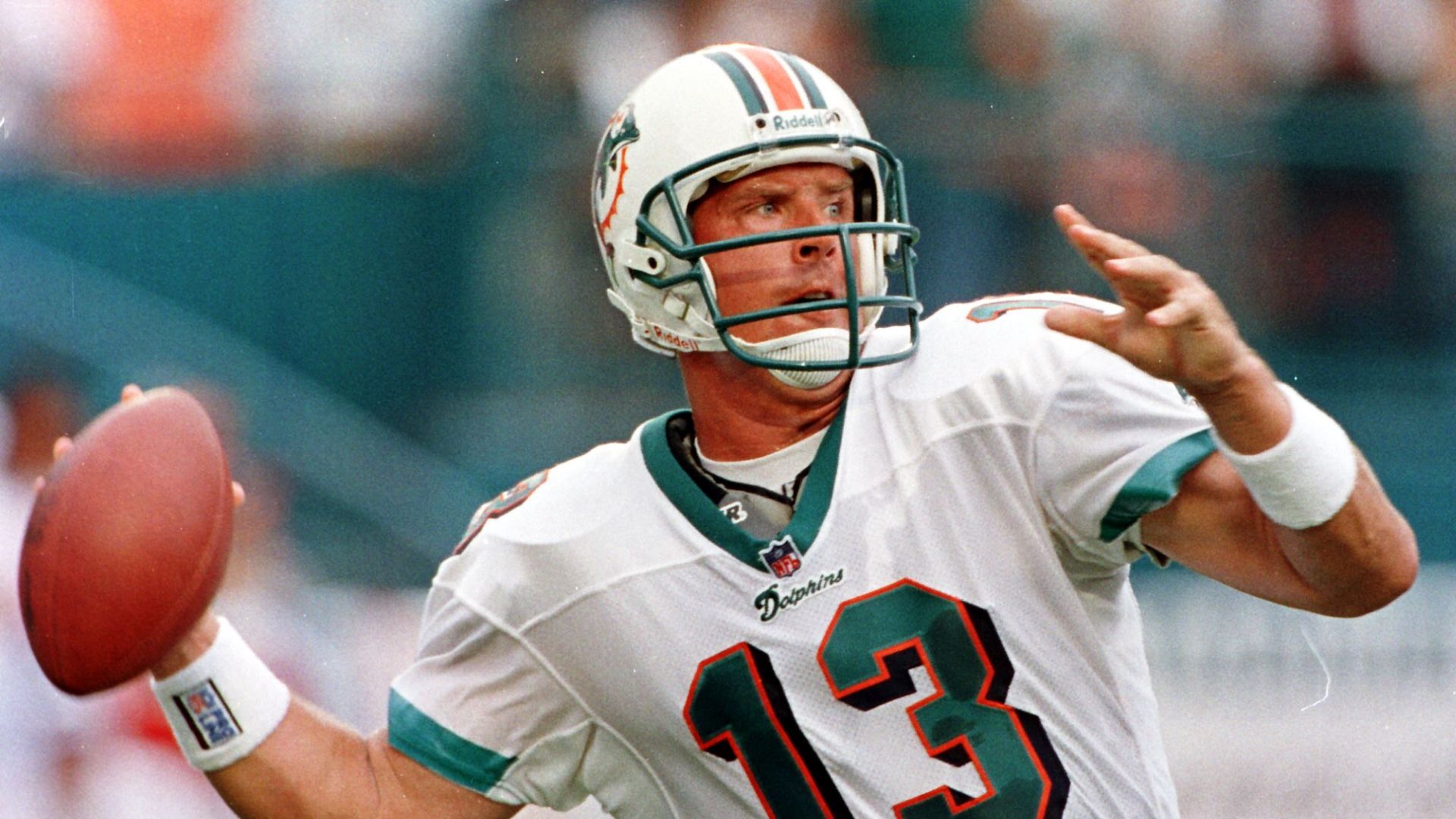 MIAMI, : Miami Dolphins quarterback Dan Marino gets ready to throw a pass in first quarter action in Mimi's NFL season opener against the Indianapolis Colts 31 August at Pro Player Stadium in Miami, FL. Marino is starting his 15th year as Dolphins quarterback. AFP PHOTO/Rhona WISE (Photo credit shou