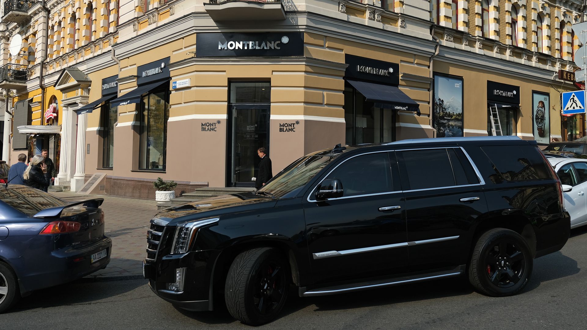 A car turning a corner in Kiev.