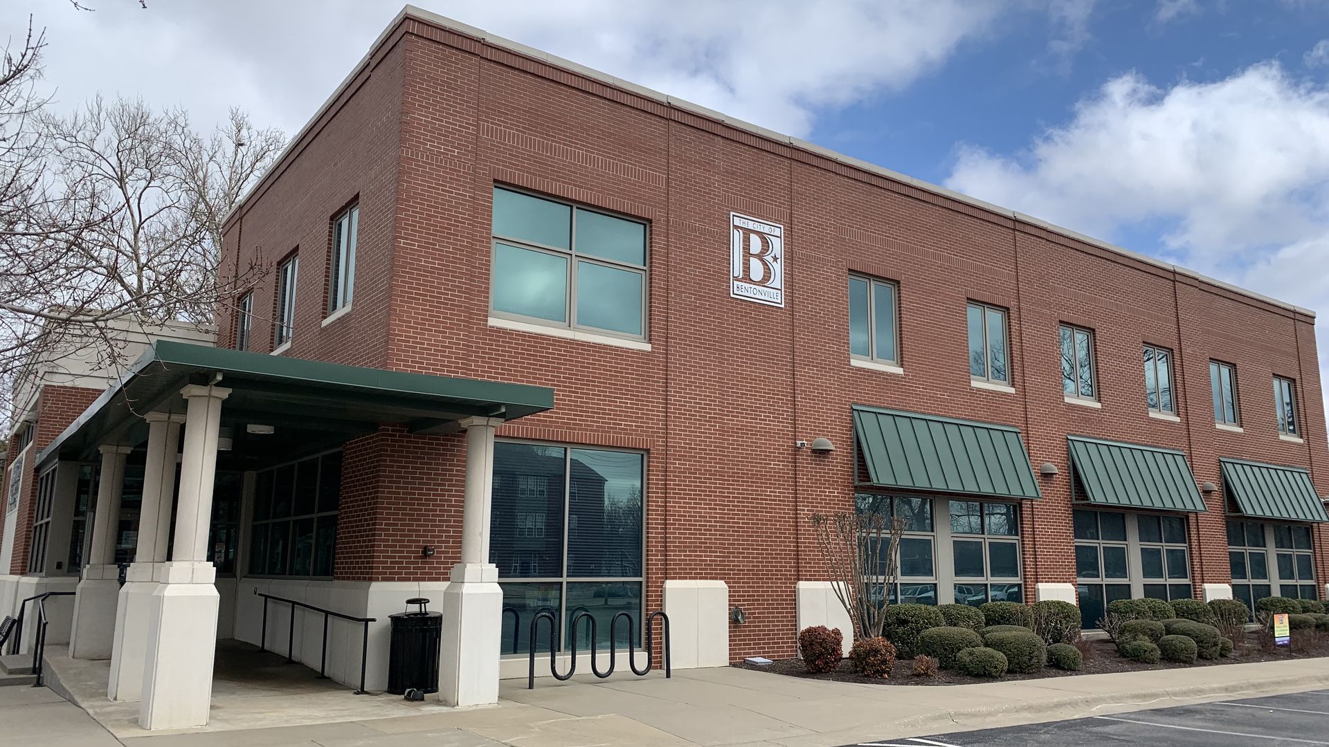 photo of bentonville city hall