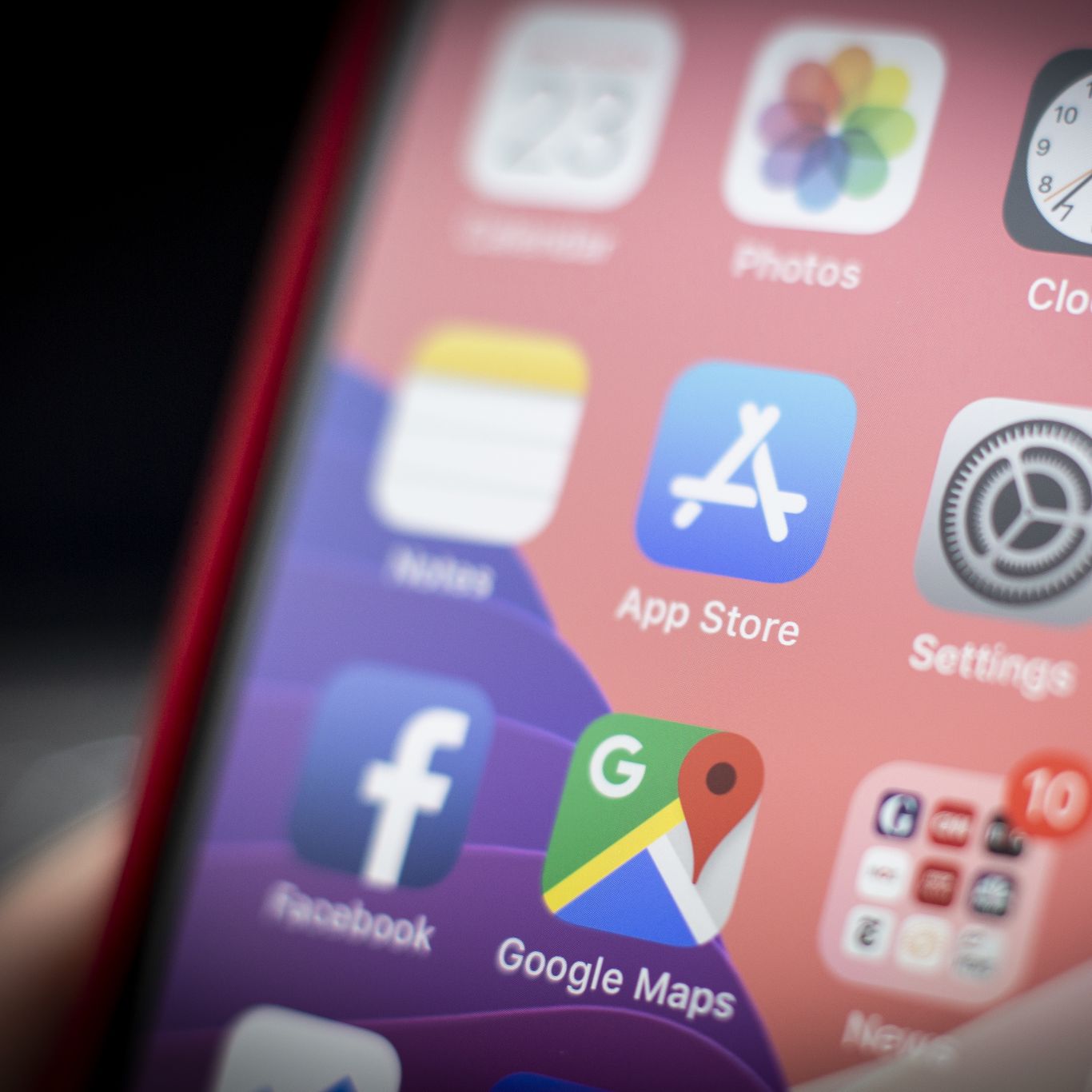 Google also ousted from program to internally test iPhone apps, image size:1366x1366
