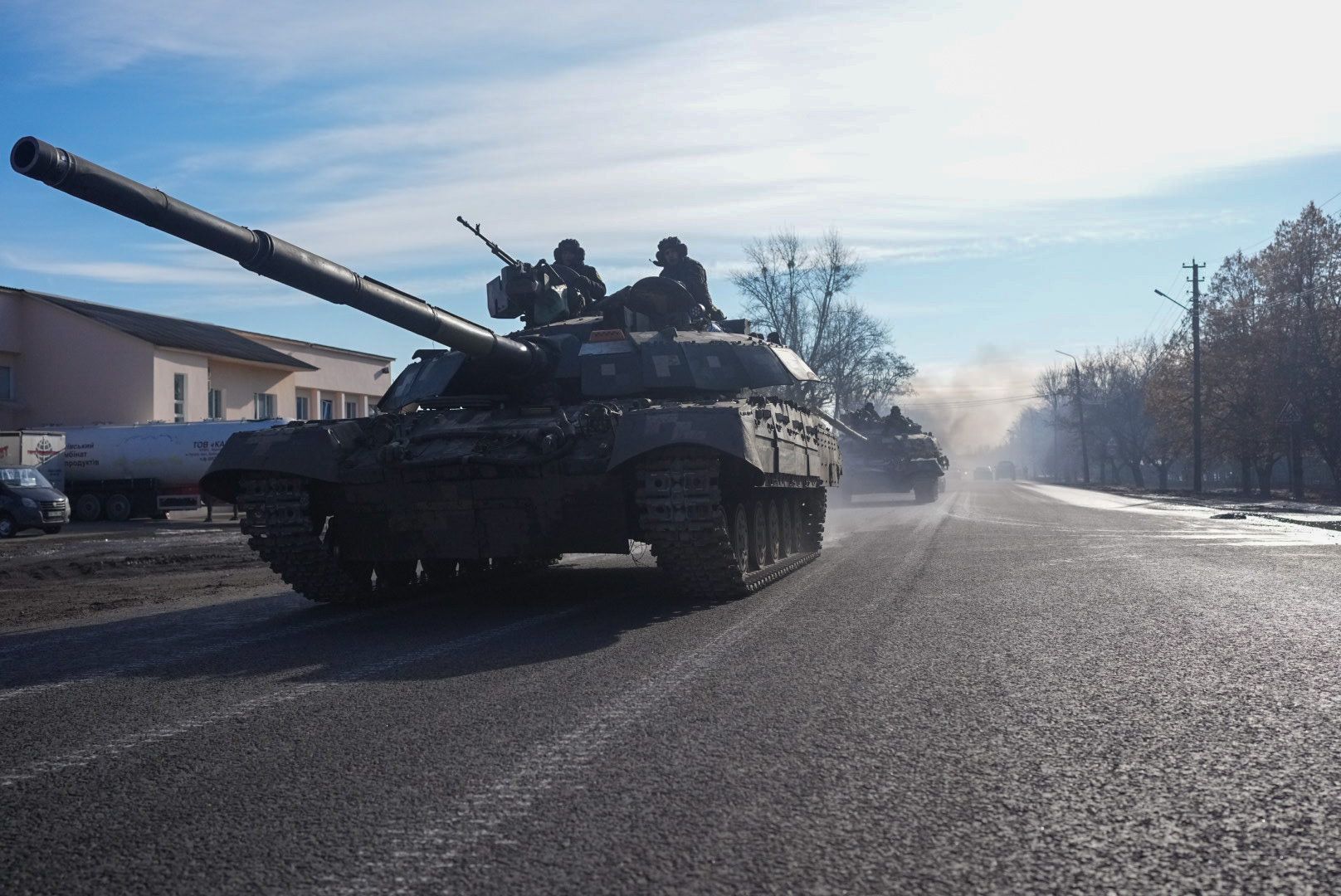 Tanks of Ukrainian forces move following Russia's military operation on February 24, 2022, in Chuhuiv, Kharkiv Oblast, Ukraine