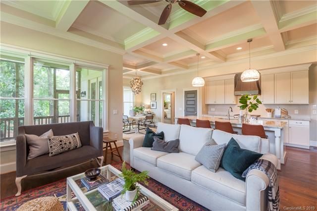 3304 Josephine Court living area