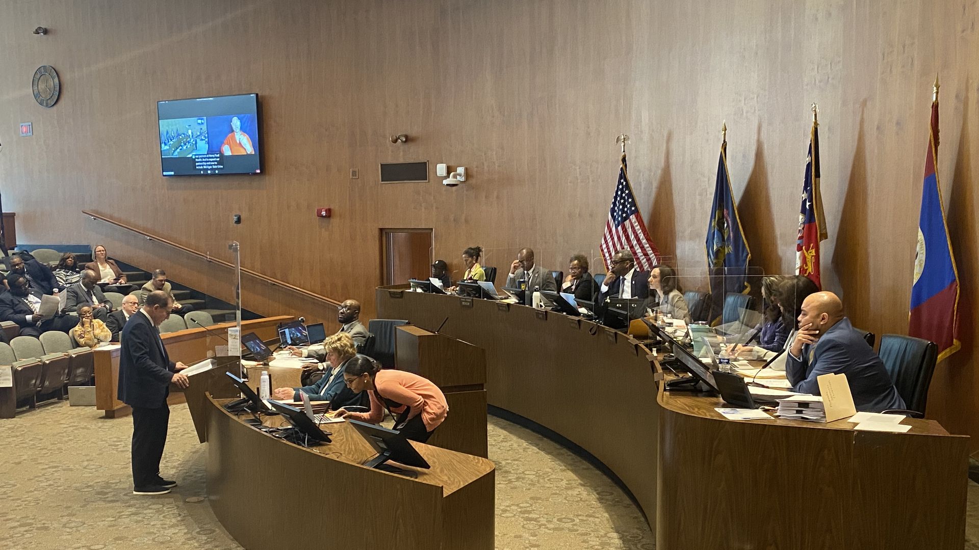 Pistons vice chairman Arn Tellem speaks to Detroit City Council.  