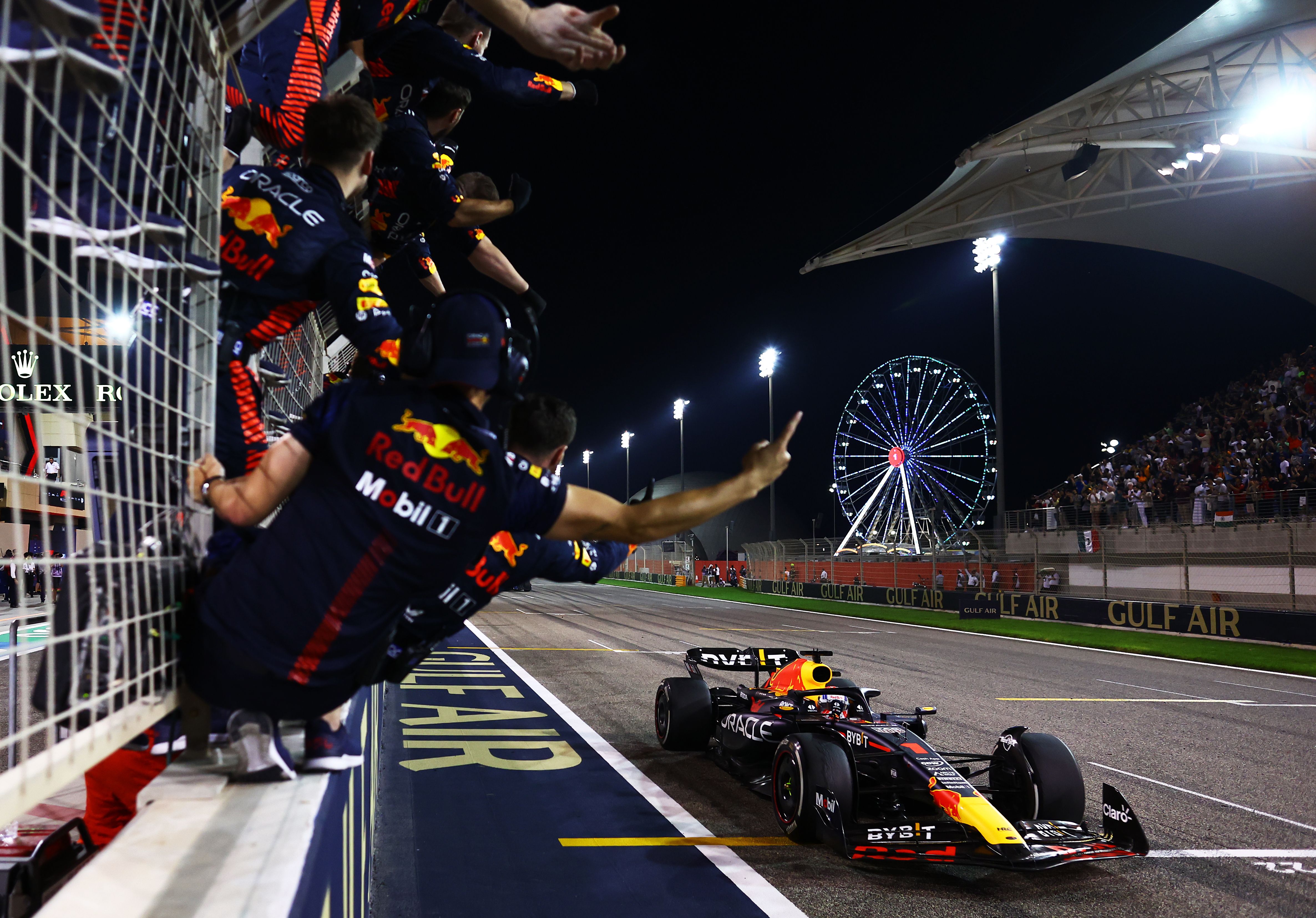 verstappen crossing finish line