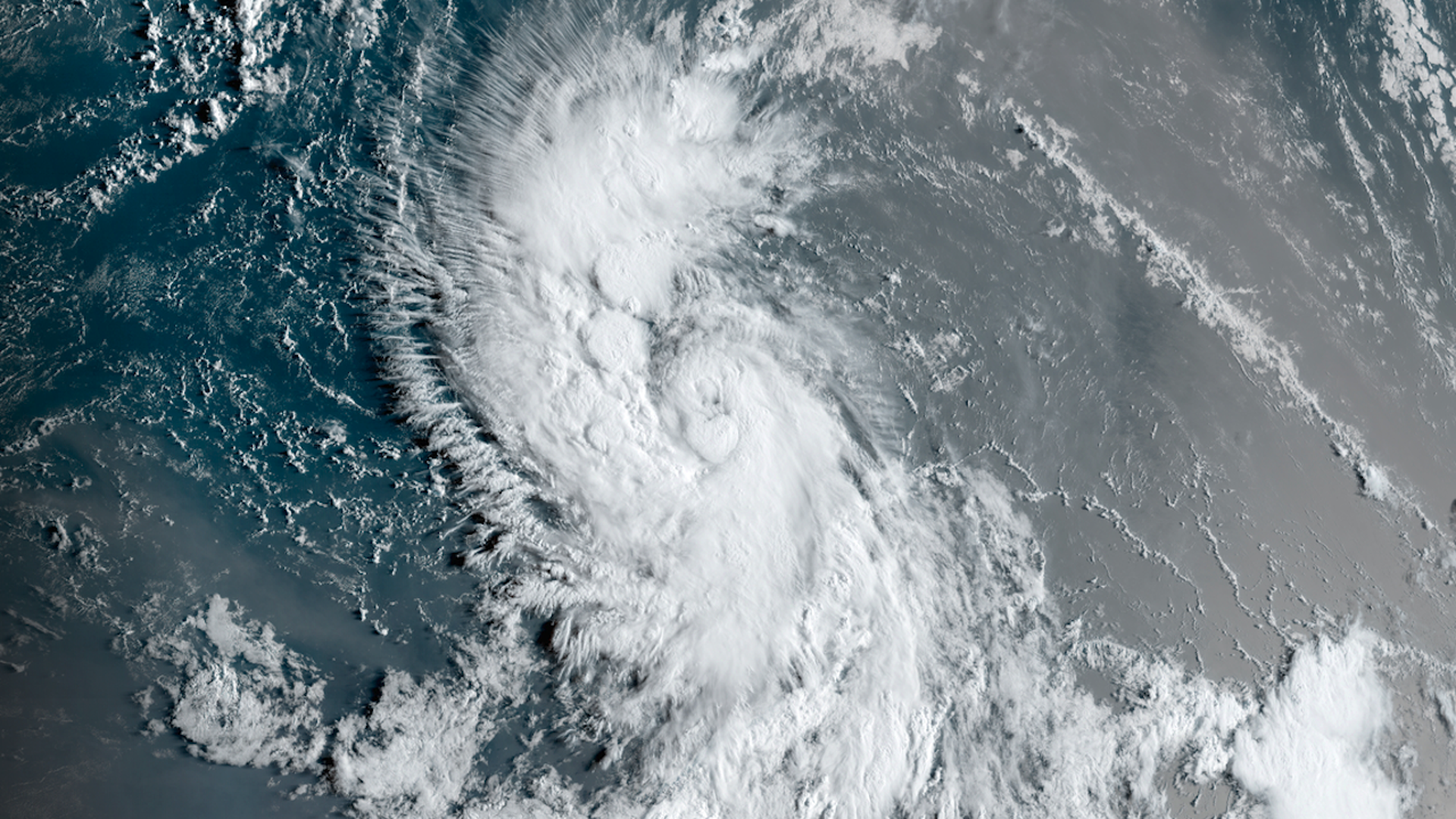 Lee close to hurricane strength in Atlantic, Expected to rapidly intensify