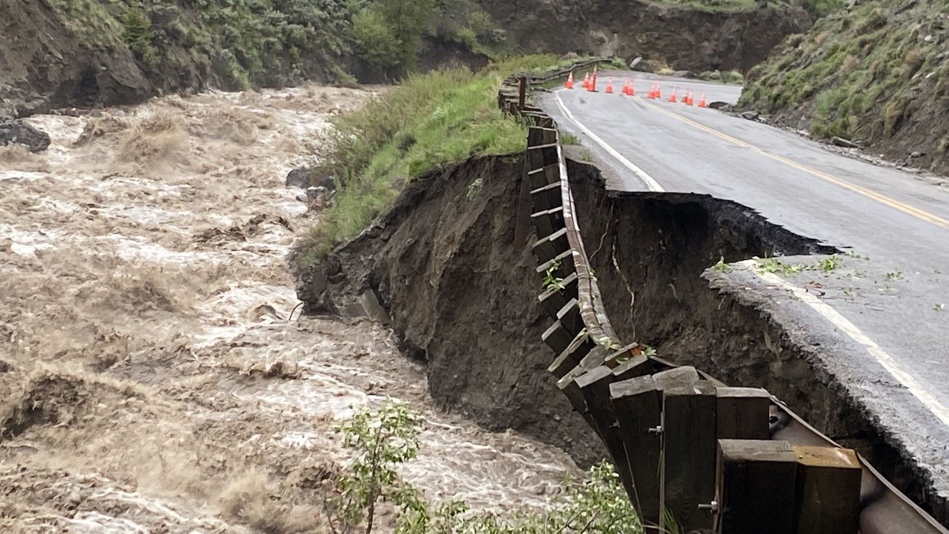 High water levels in Gardner River alongside the North Entrance Road.