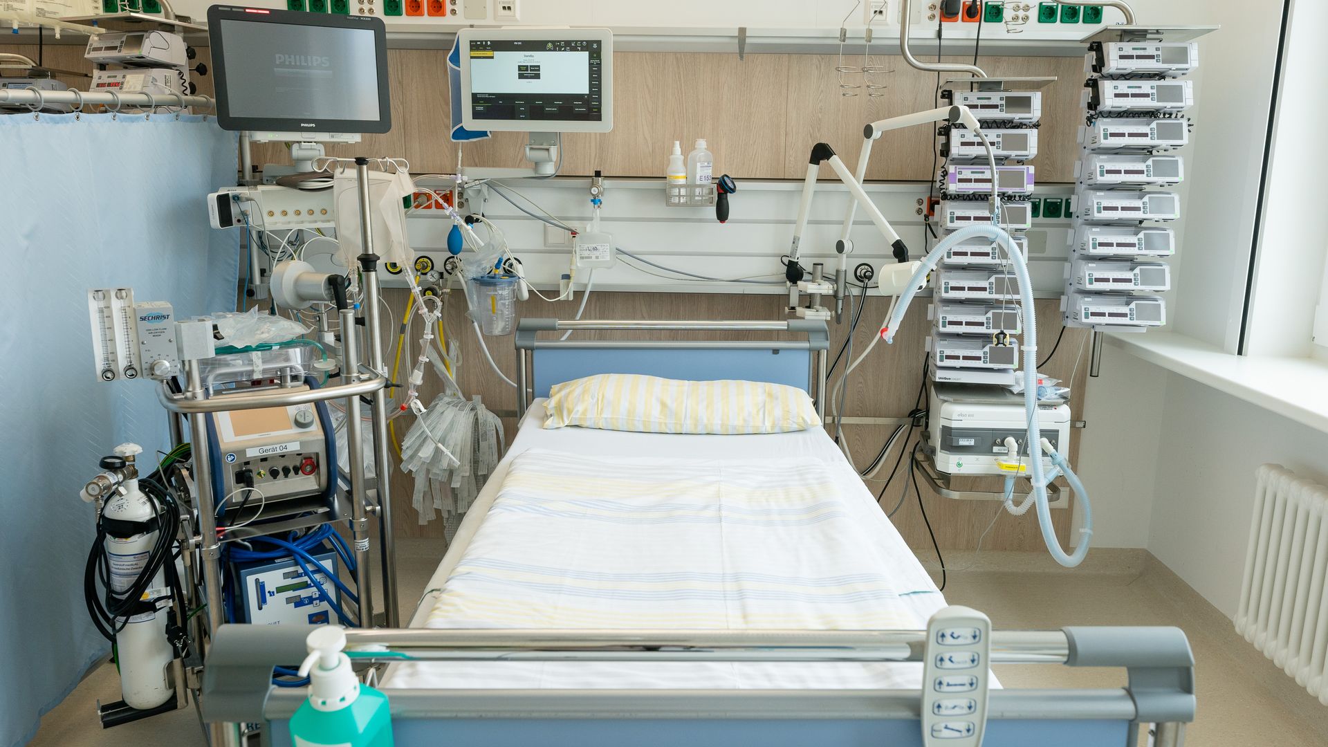 Image of a hospital ICU bed