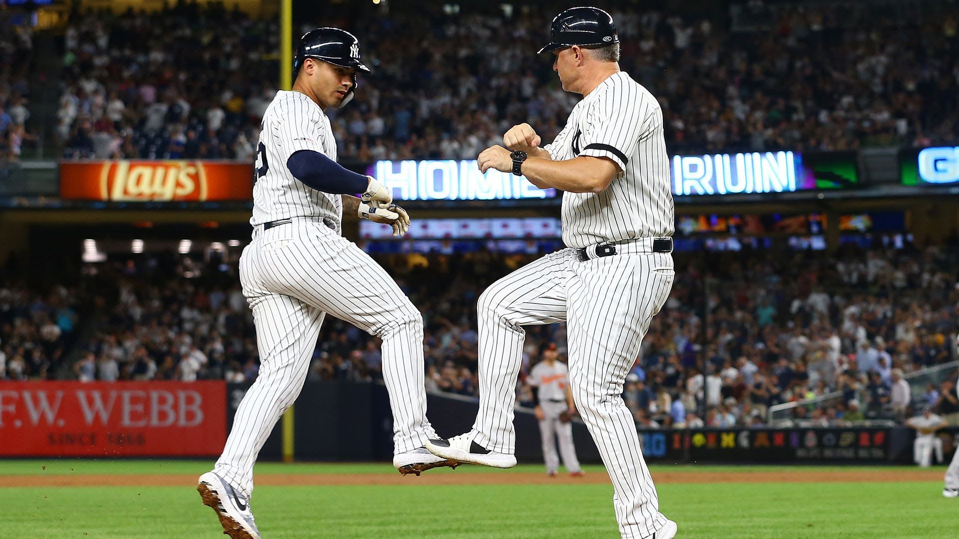 Yankees players on the field