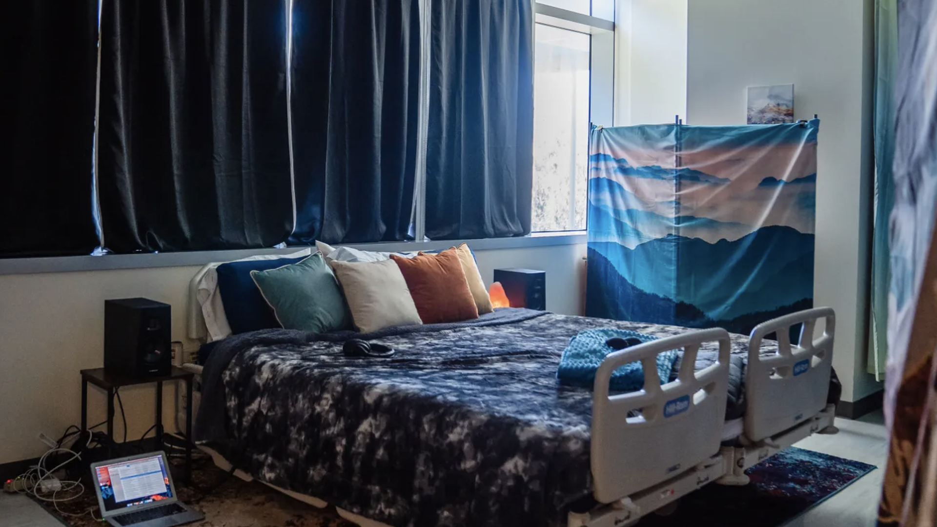 A hospital room decorated like a dorm room and used for a psilocybin study