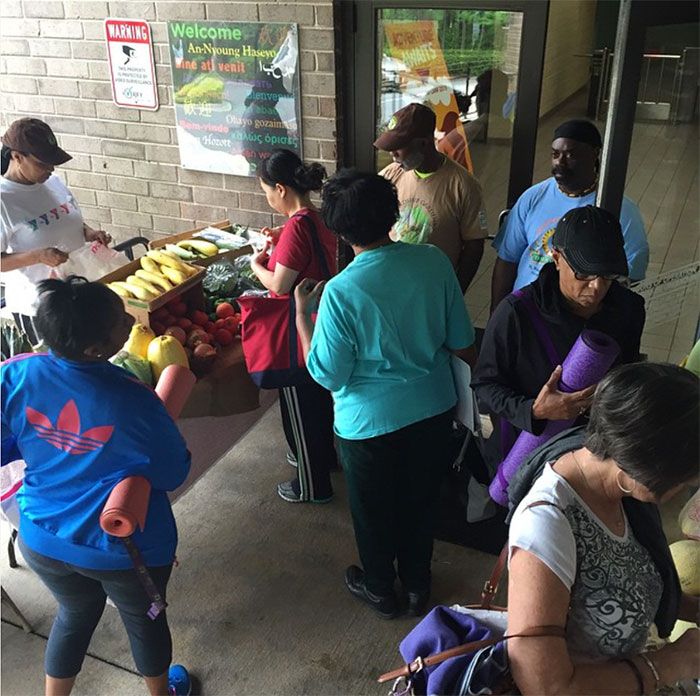 mobile-market-at-simmons-ymca