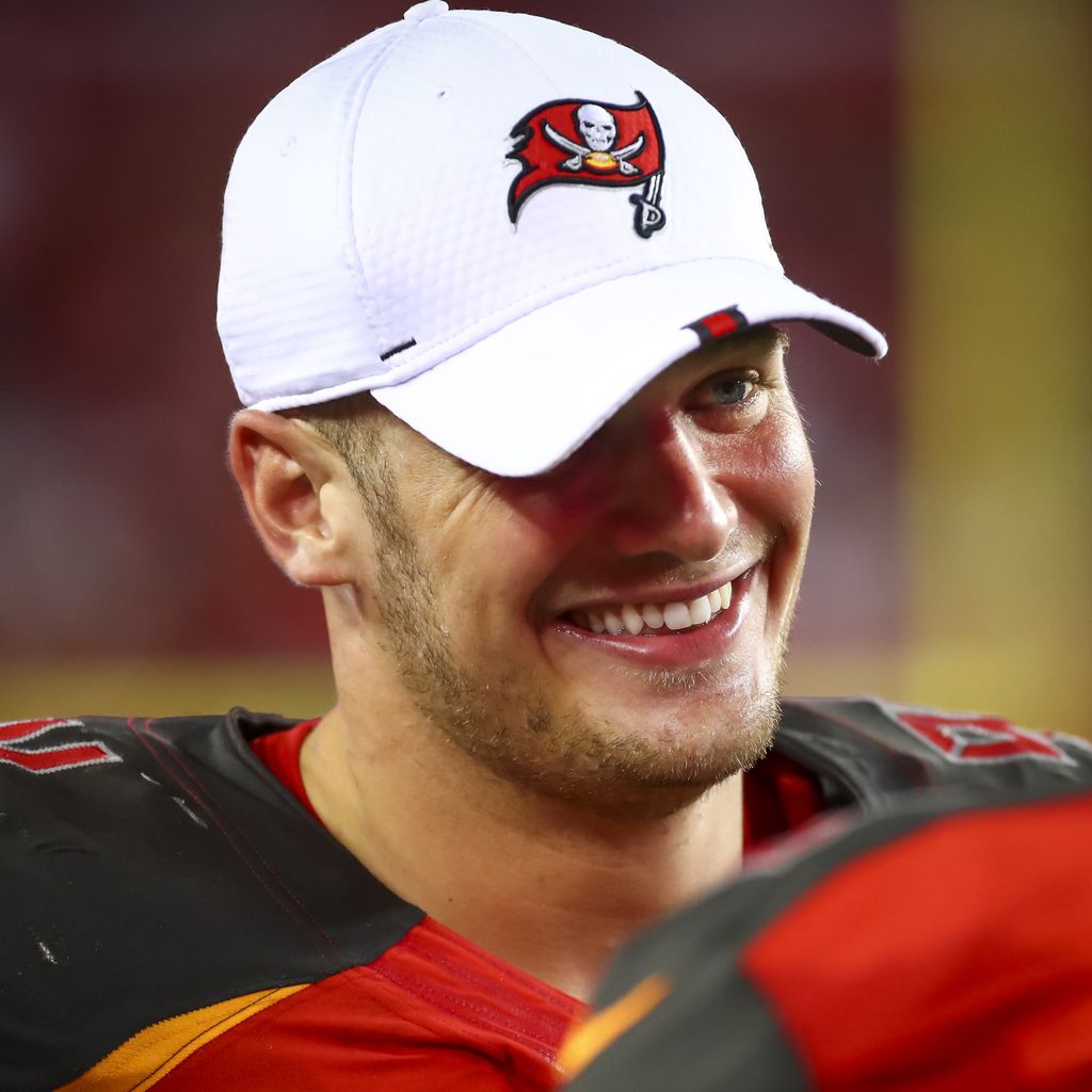 Tampa Bay Buccaneers bring back Carl Nassib - Axios Tampa Bay