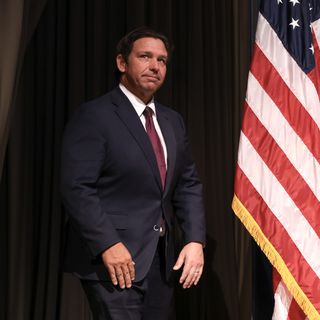 Scoop: DeSantis "begging" Trump for prime role in administration