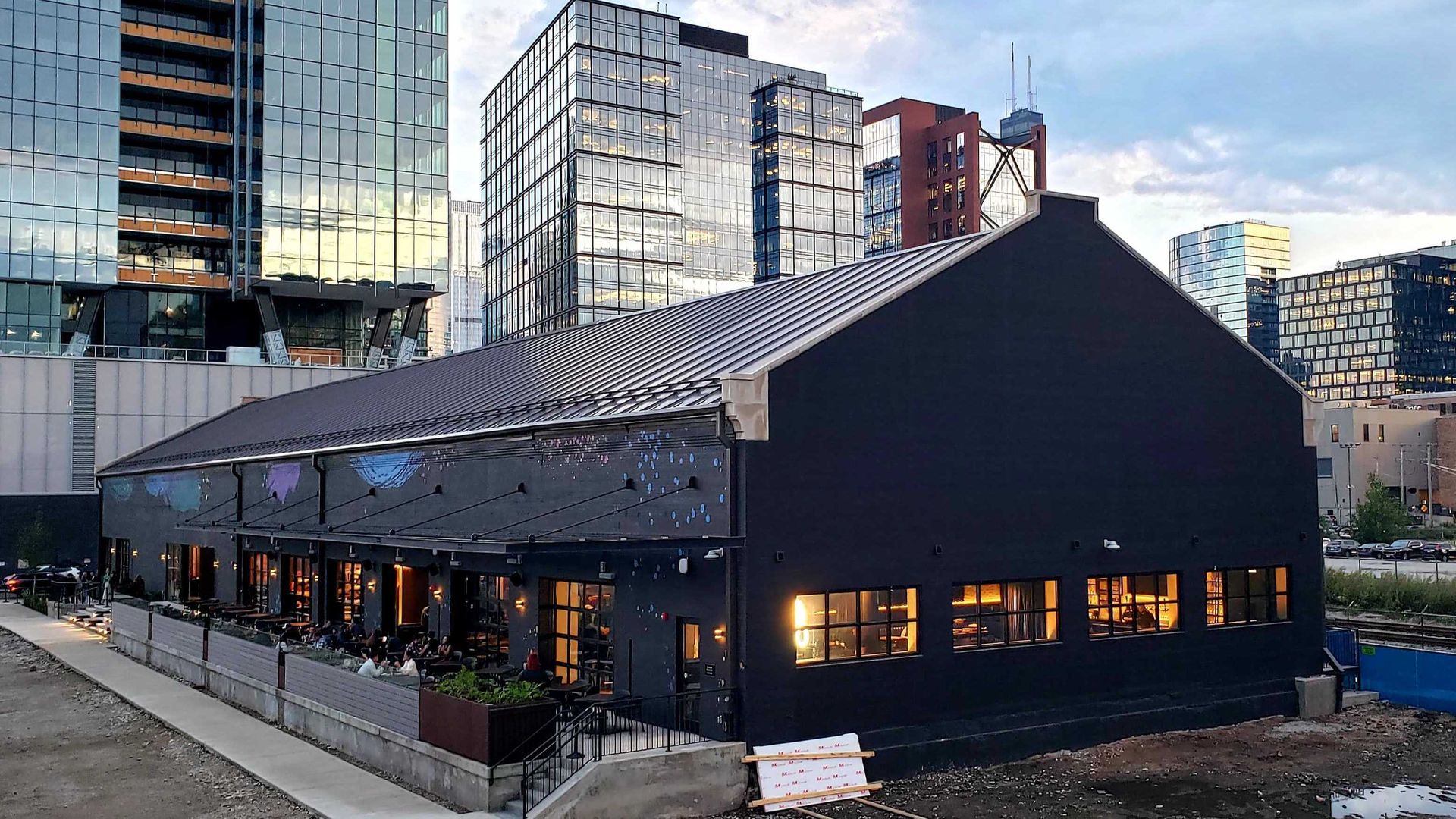 Chicago's Guinness brewery opens in Fulton Market: What to eat, drink - Axios Chicago