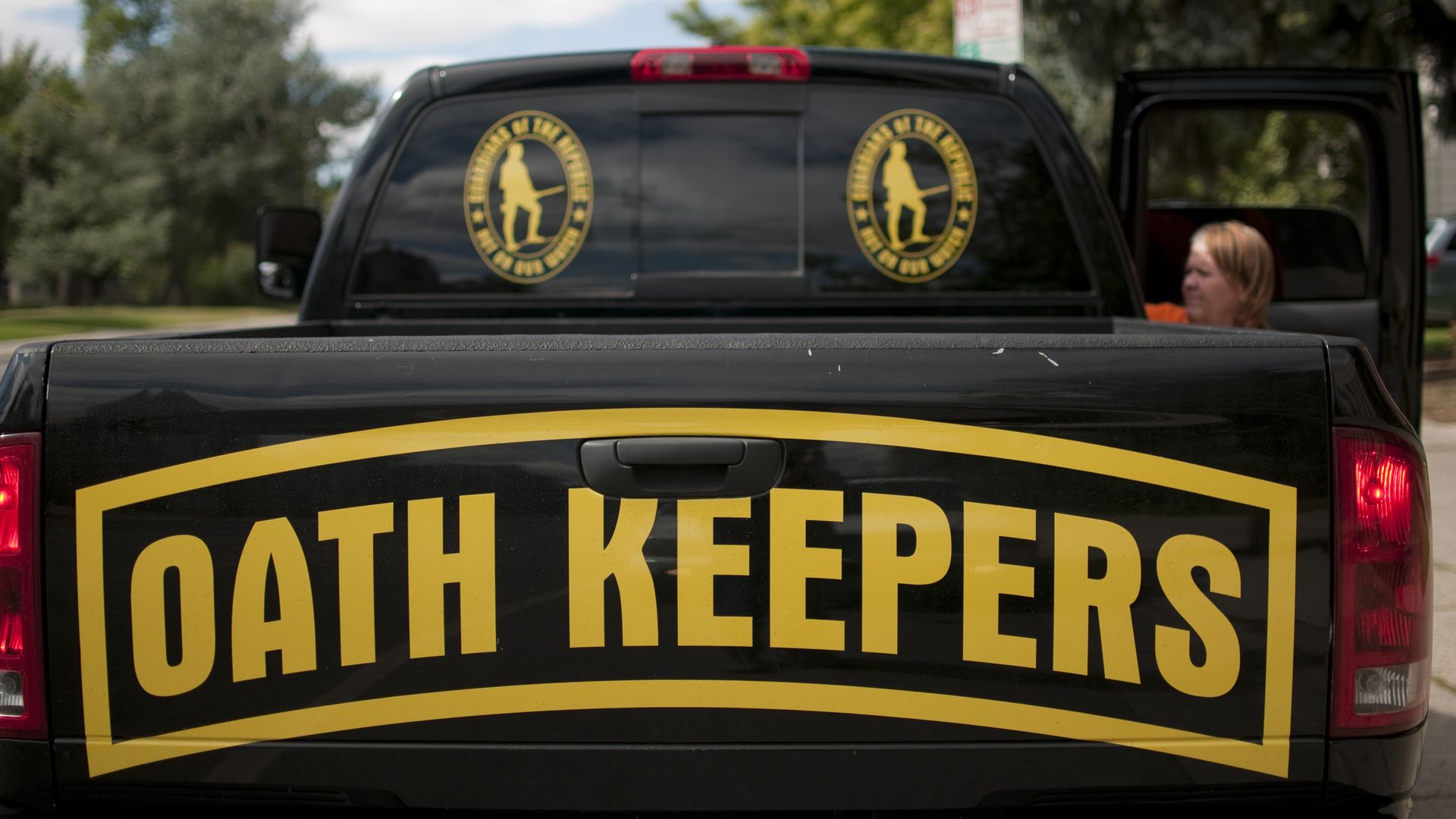 A pickup tuck that says "oath keeper" on the back