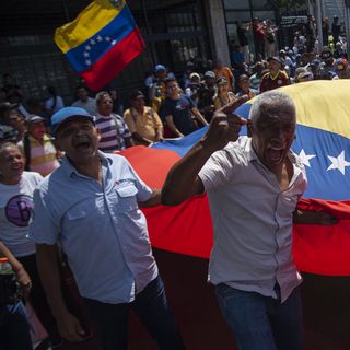 Scoop: U.S. eases bank sanctions amid Venezuela's economic woes