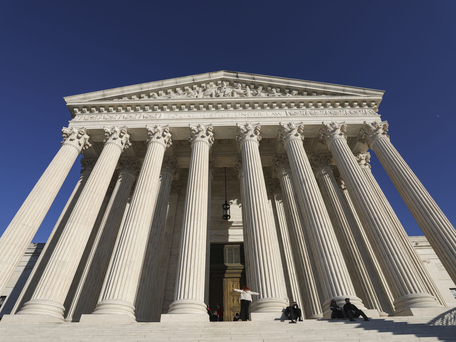 Supreme Court temporarily halts measure to restrict government