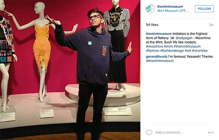 viva-moschino-exhibit