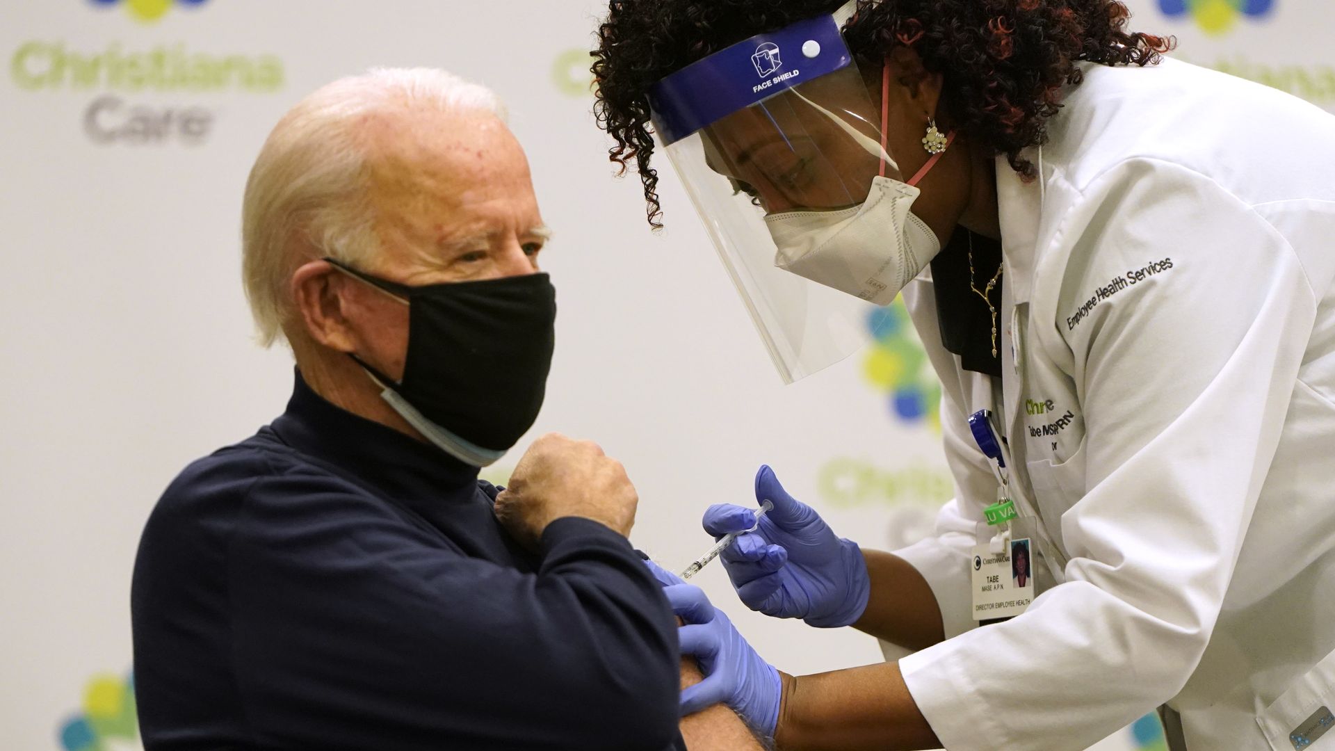Picture of Joe Biden getting the coronavirus vaccine