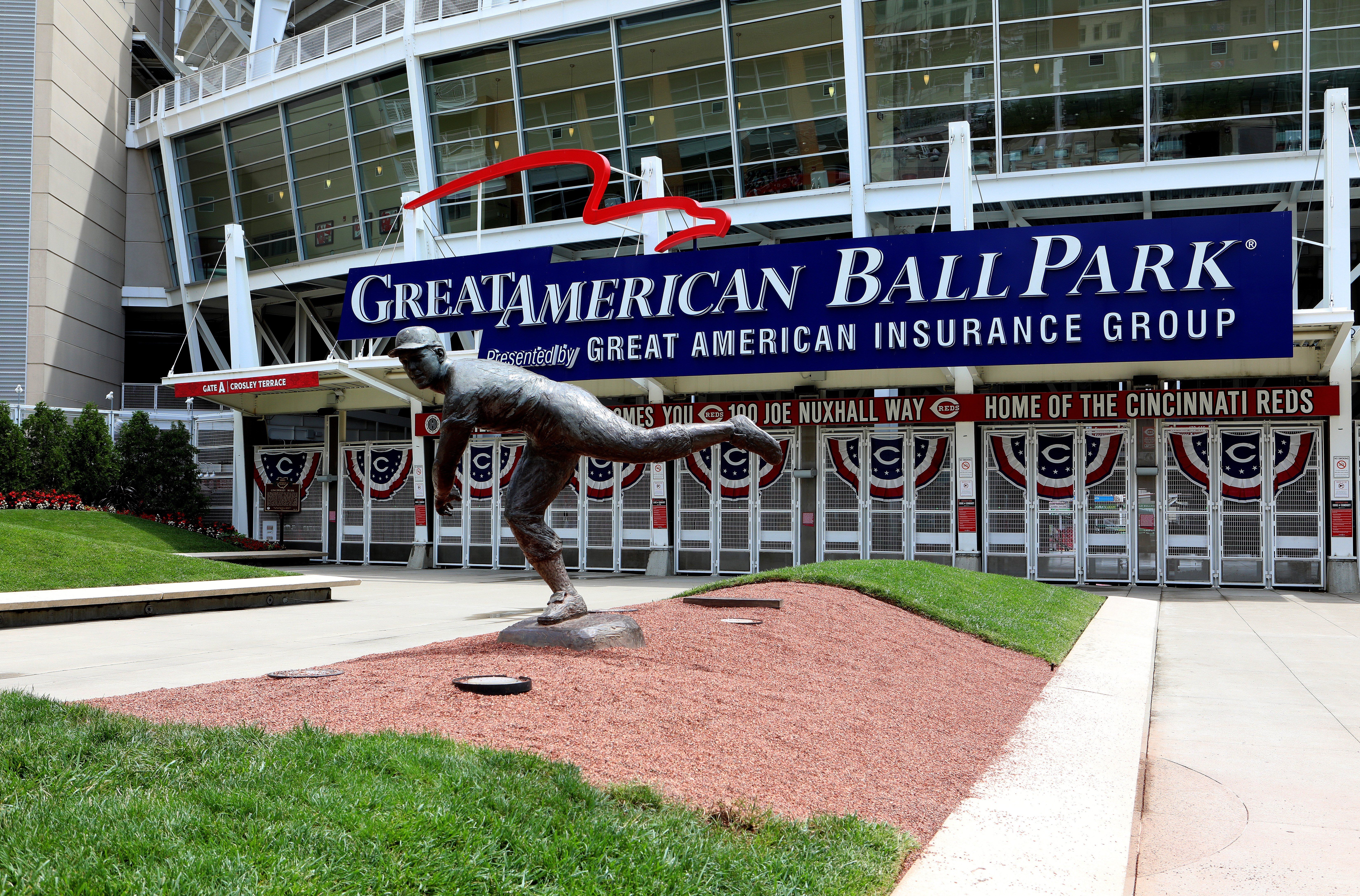 joe nuxhall statue outside great american ballpark