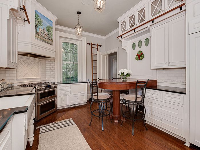 1700 Queens Road ktichen