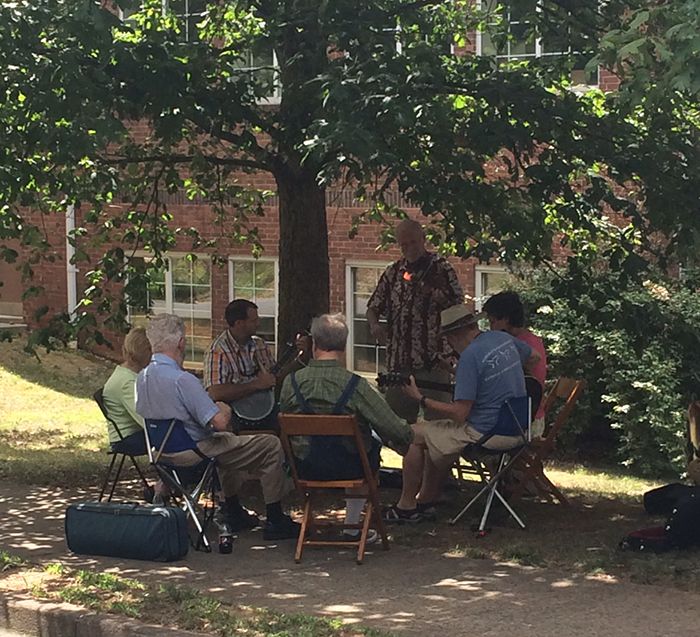 jamming-in-plaza-midwood