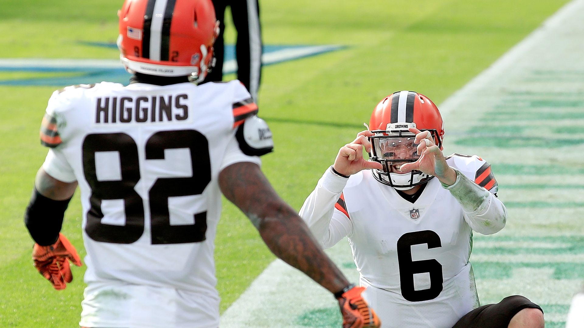 baker mayfield celebrating TD