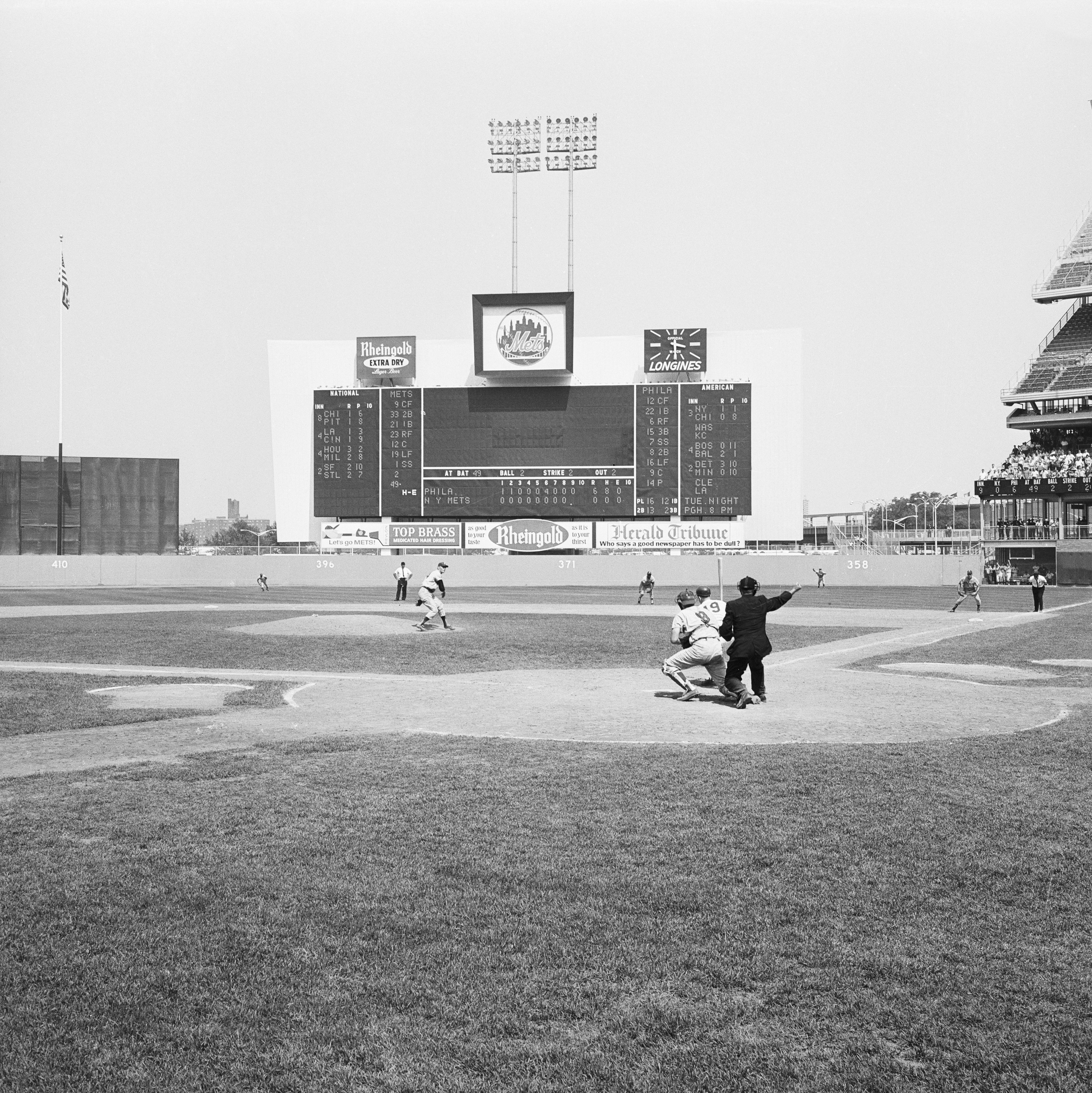 Jim Bunning pitching