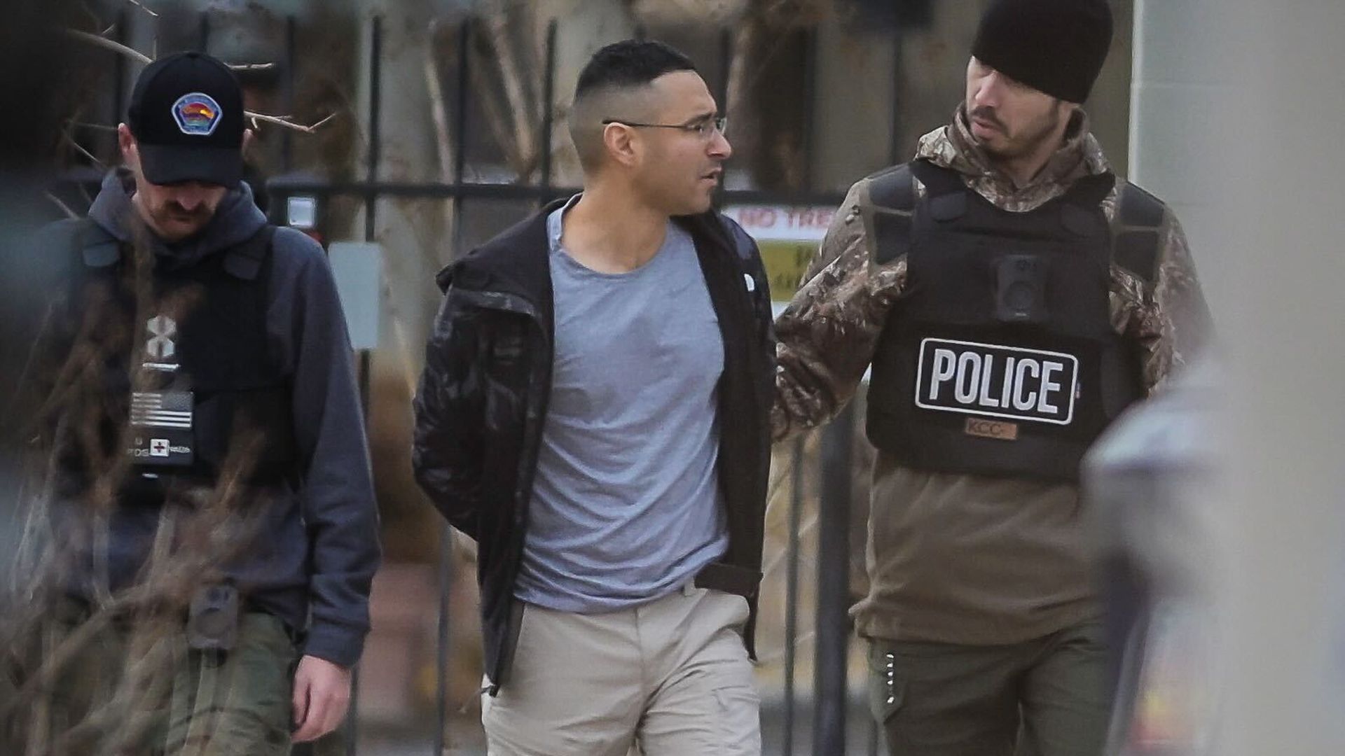 Albuquerque SWAT officers take Solomon Peña into custody Monday in Southwest Albuquerque. Photo: Roberto E. Rosales/Albuquerque Journal