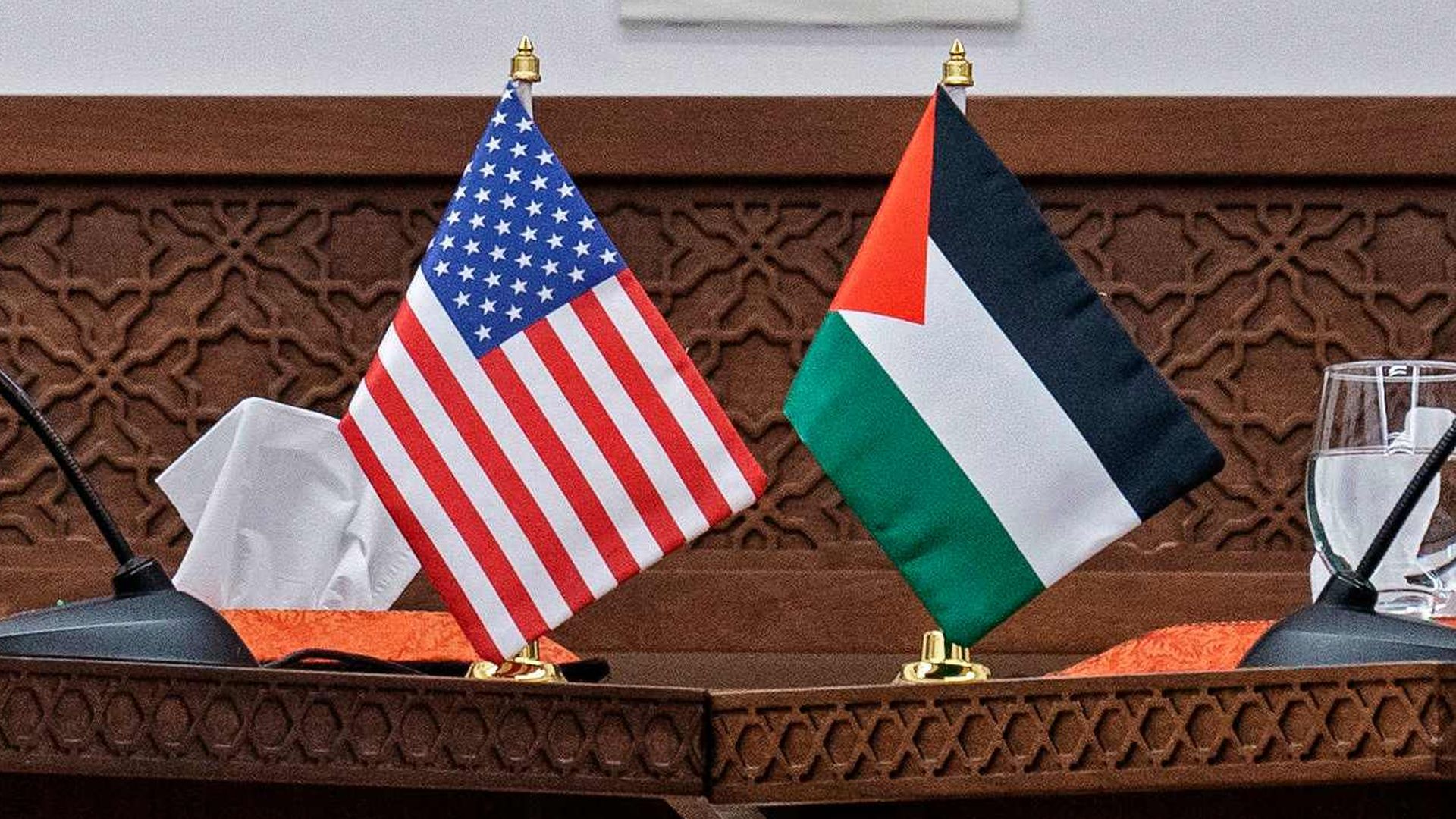 Palestinian and U.S. flags