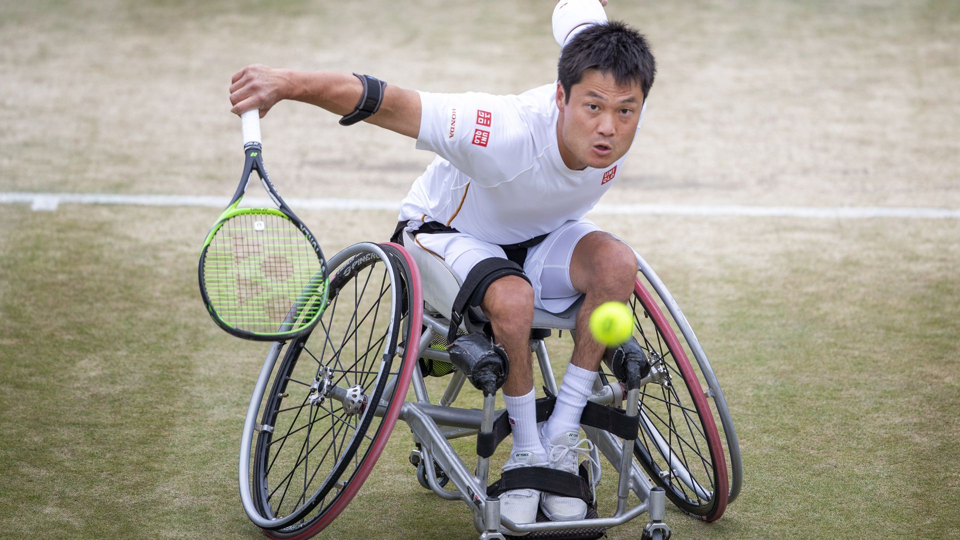 Shingo Kunieda swings his racket at the 2019 Wimbledon Singles Final.