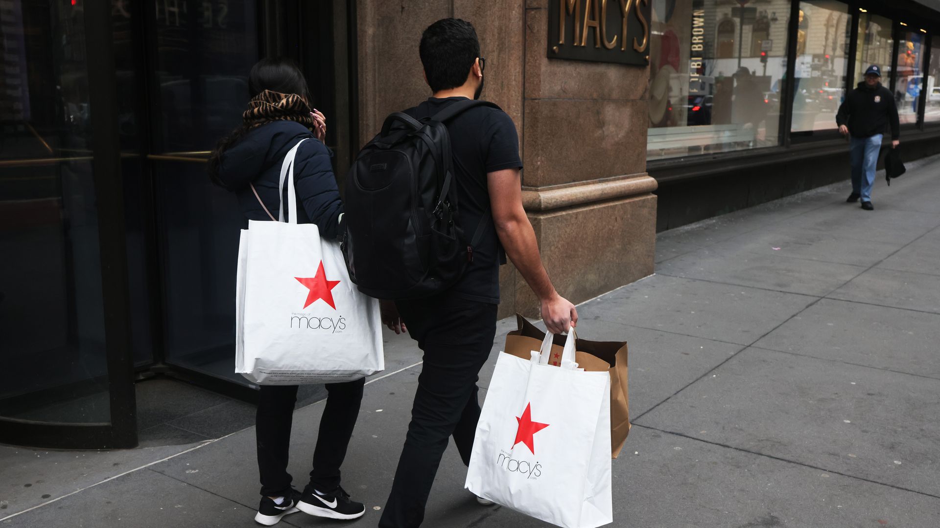 Macy's earnings Retailer lowers sales outlook but beats profit
