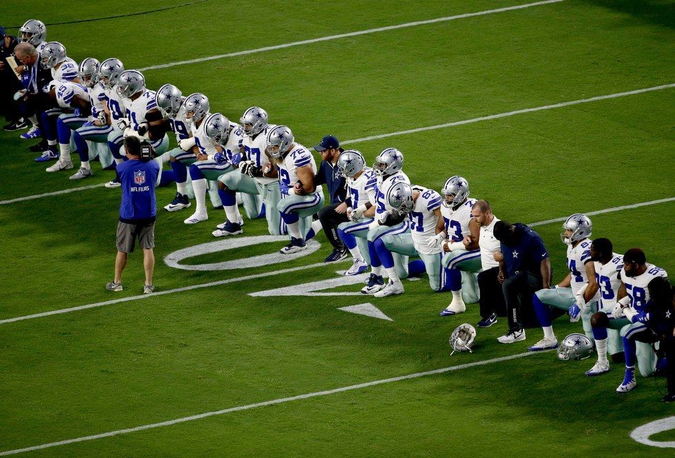 Entire Dallas Cowboys team kneeled prior to 'Monday Night Football