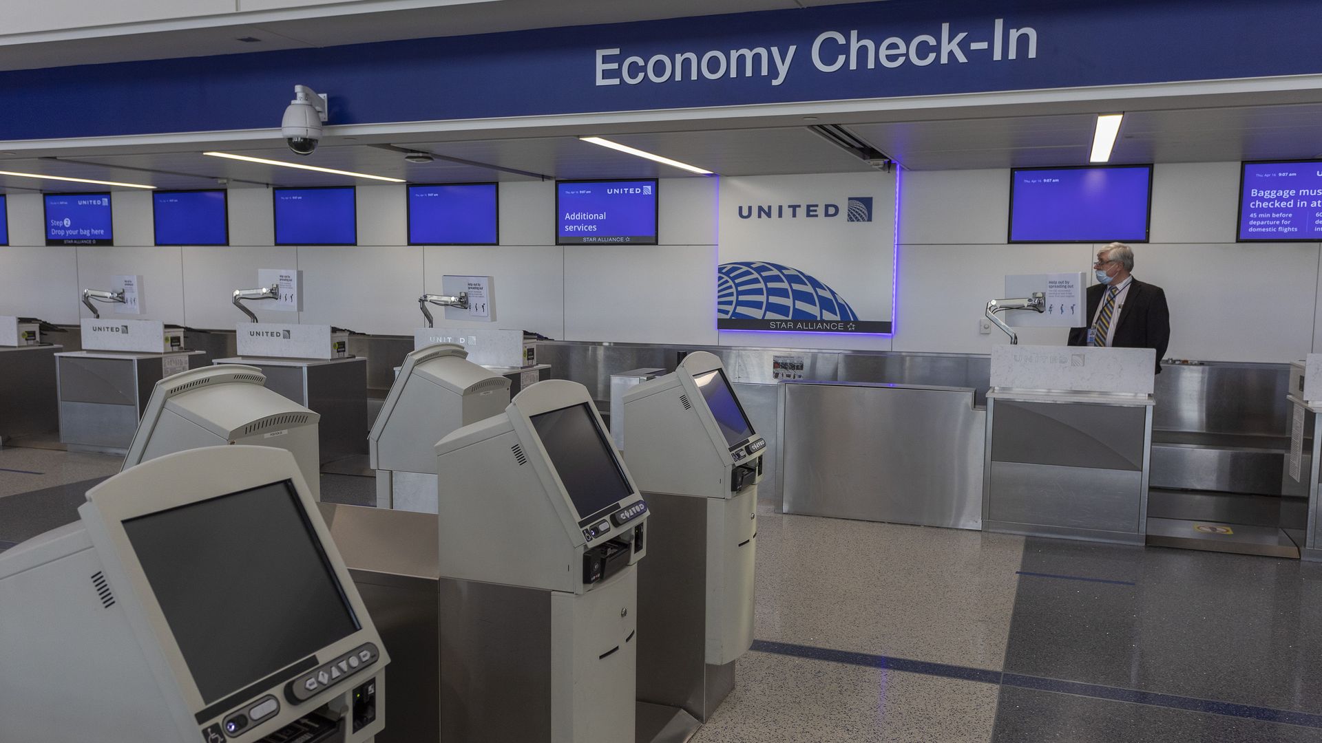 Image of empty United Airlines check-in gate