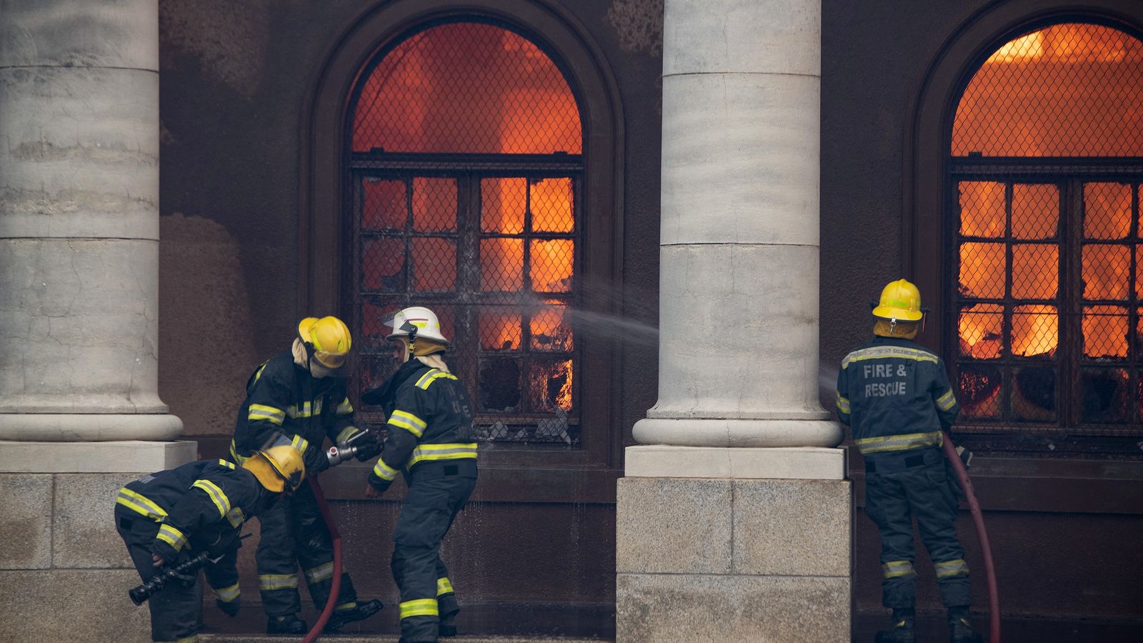 Cape Town Fire Burns Historic Buildings Students Evacuated — Photos