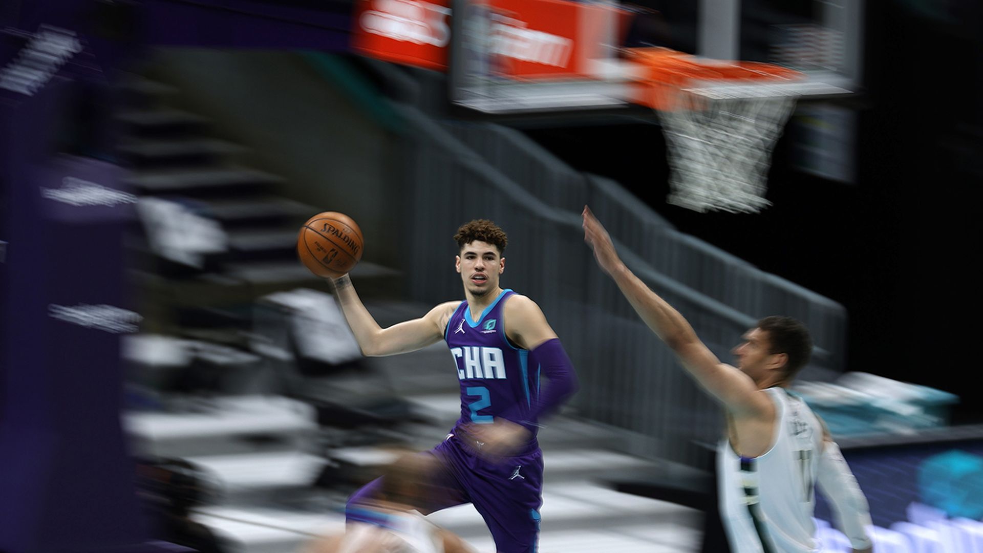 LaMelo Ball pass against Bucks in 2021