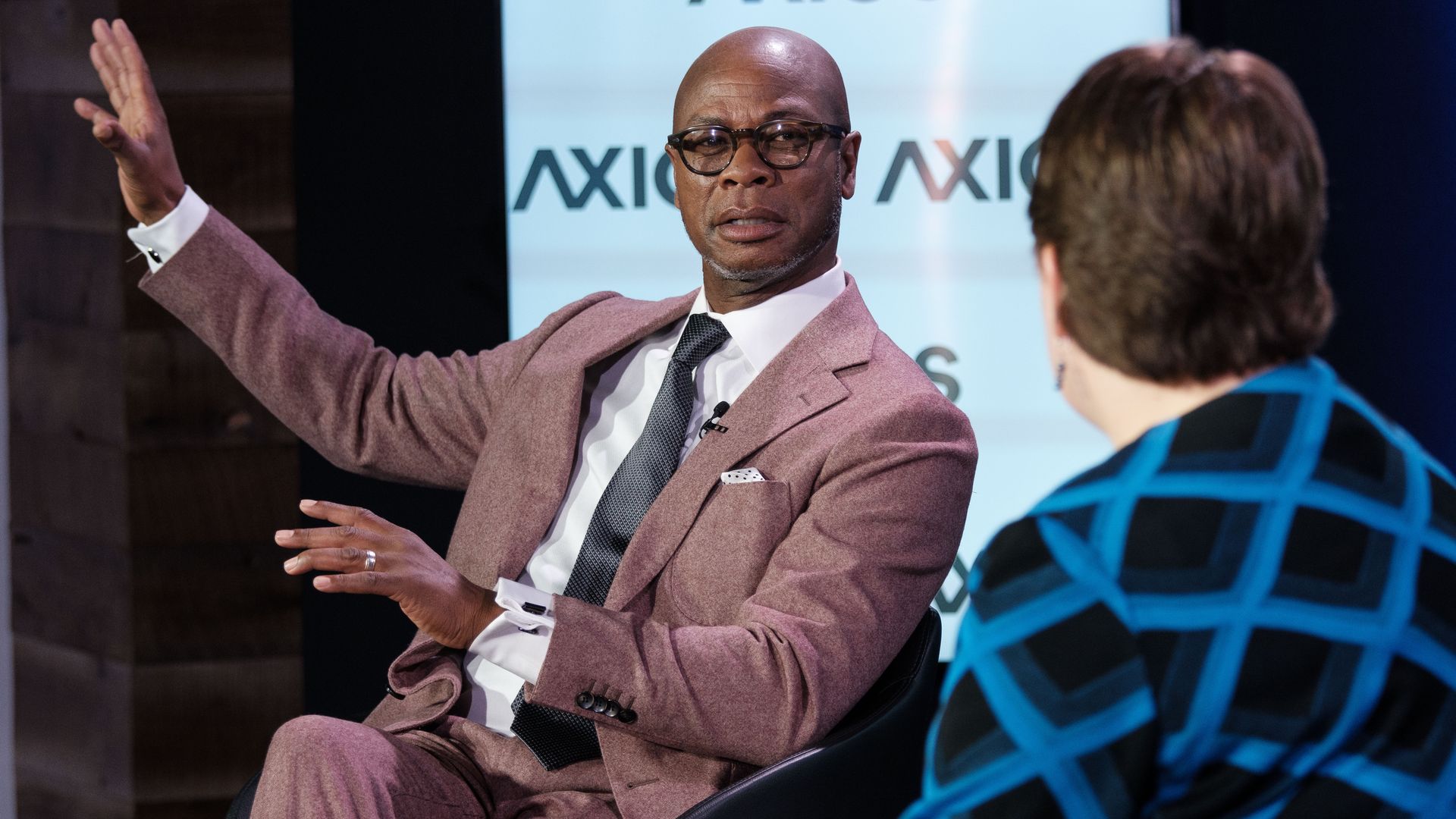 Image of Clarence Anthony, CEO of National League of Cities, talking with Axios' Joann Muller