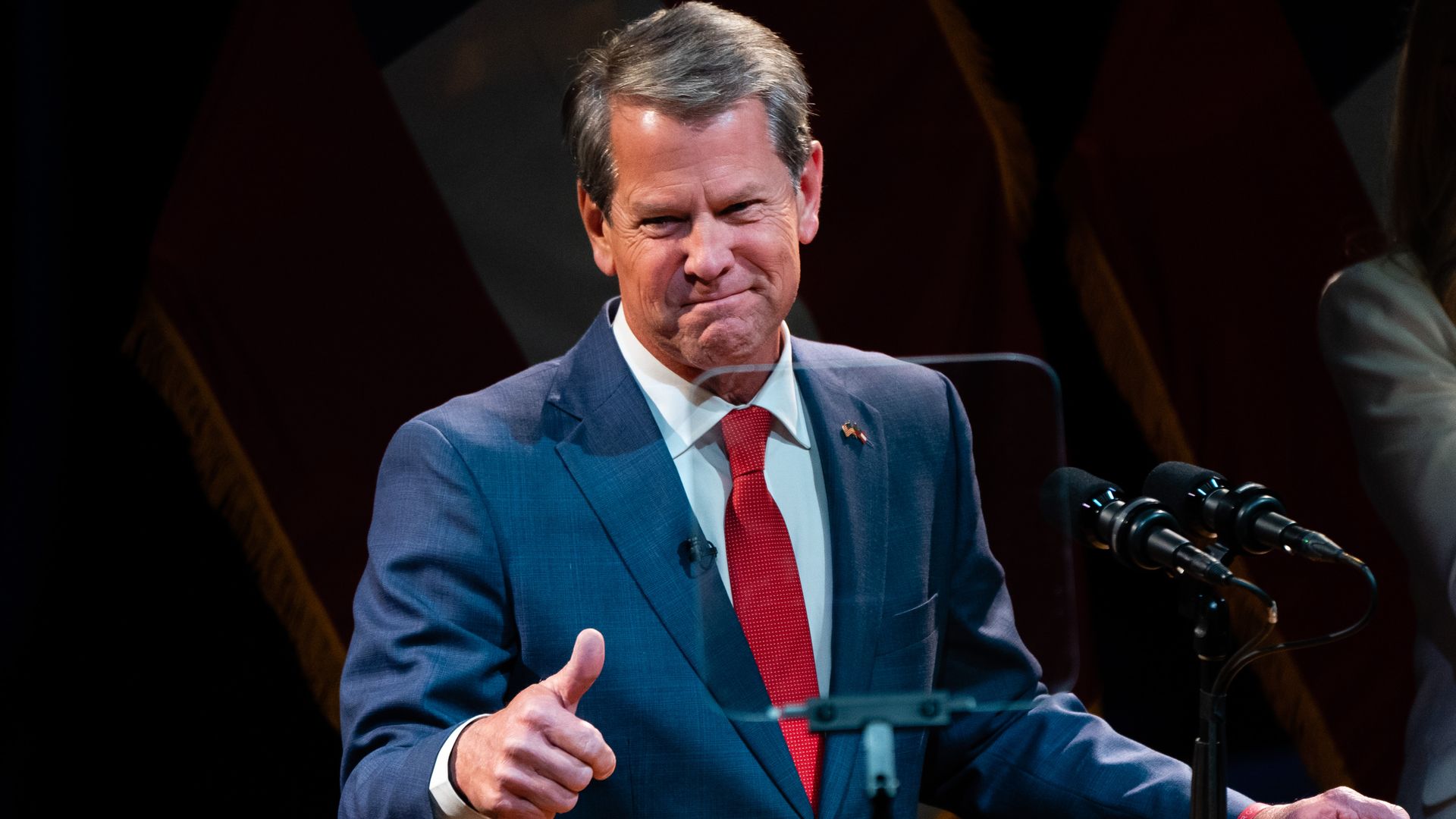 Brian Kemp giving a thumbs up