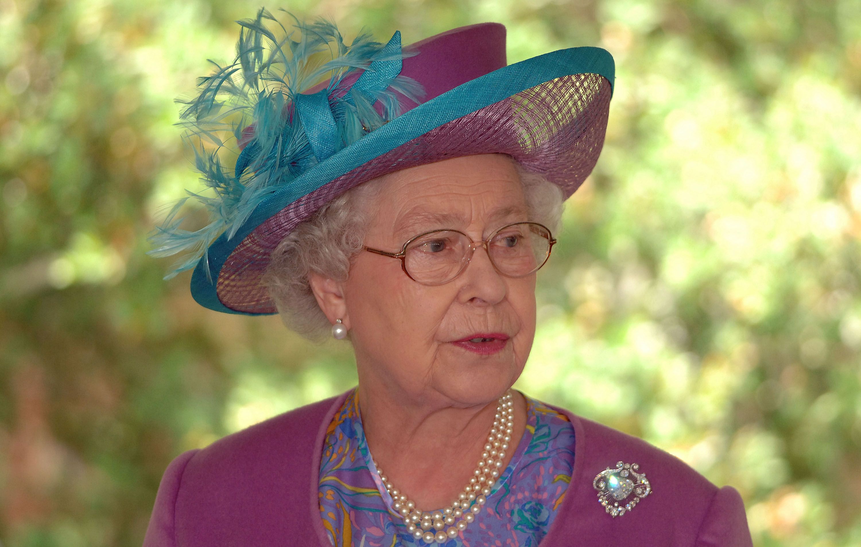 Queen Elizabeth II dressed colorfully for a luncheon at the Governor's Mansion in 2007 — no clashing with the flowers! Photo: Anwar Hussein/FilmMagic