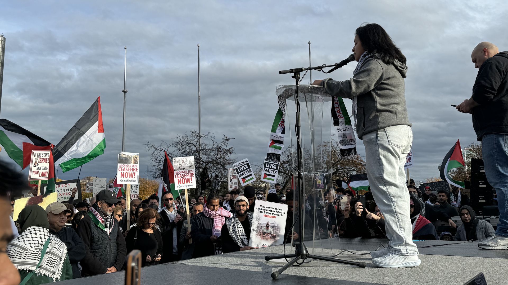 City council member Gabriela Santiago-Romero calls for a ceasefire during a massive rally at Hart Plaza on Oct. 31. Photo: Samuel Robinson/Axios