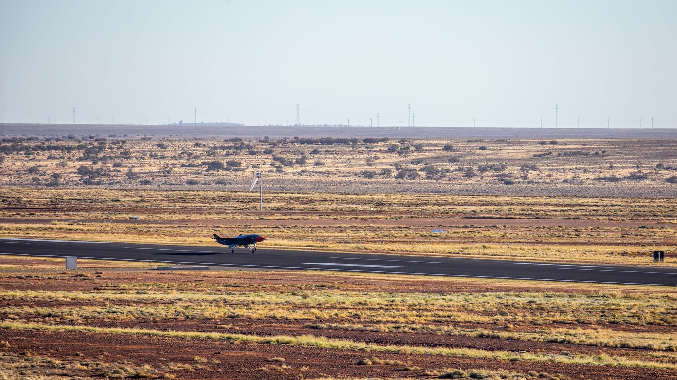 Le premier avion de type chasseur de Boeing termine un vol d’essai historique