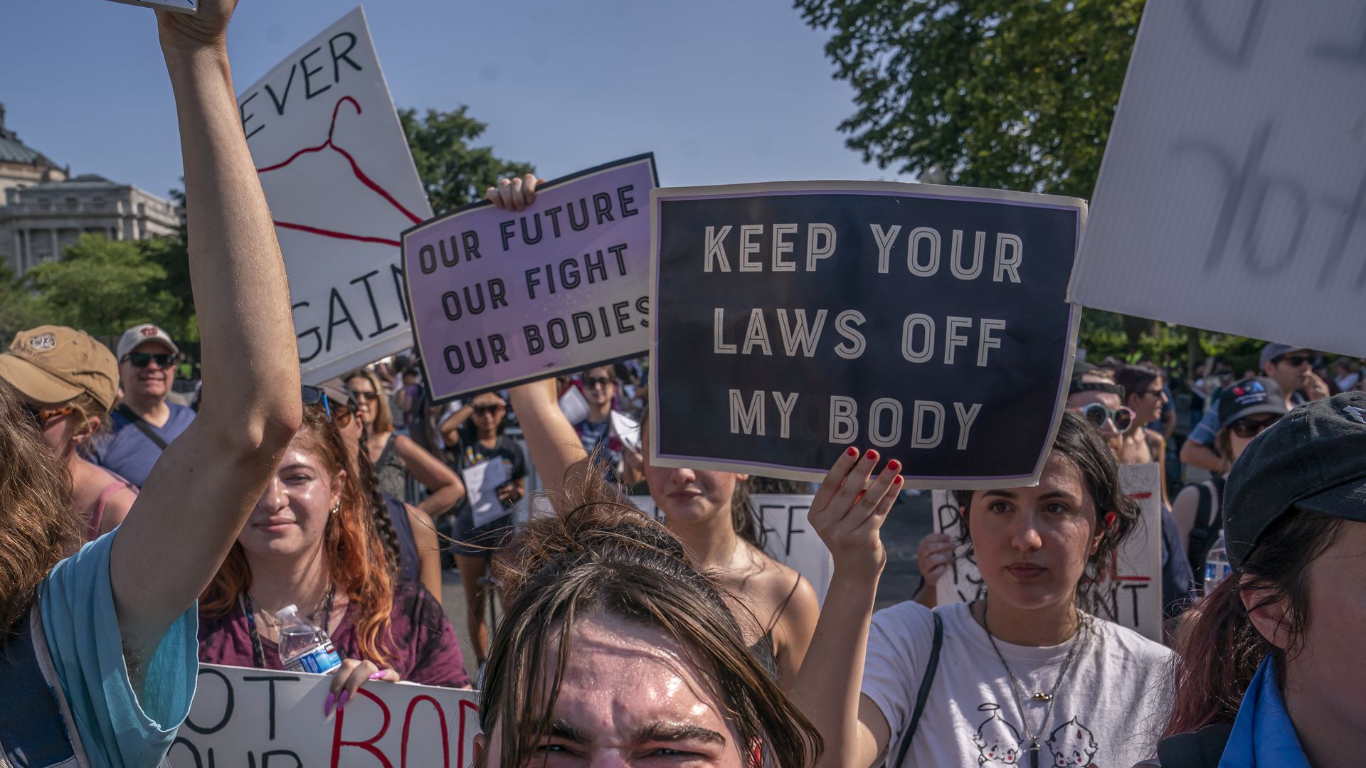 Picture of abortion rights protesters